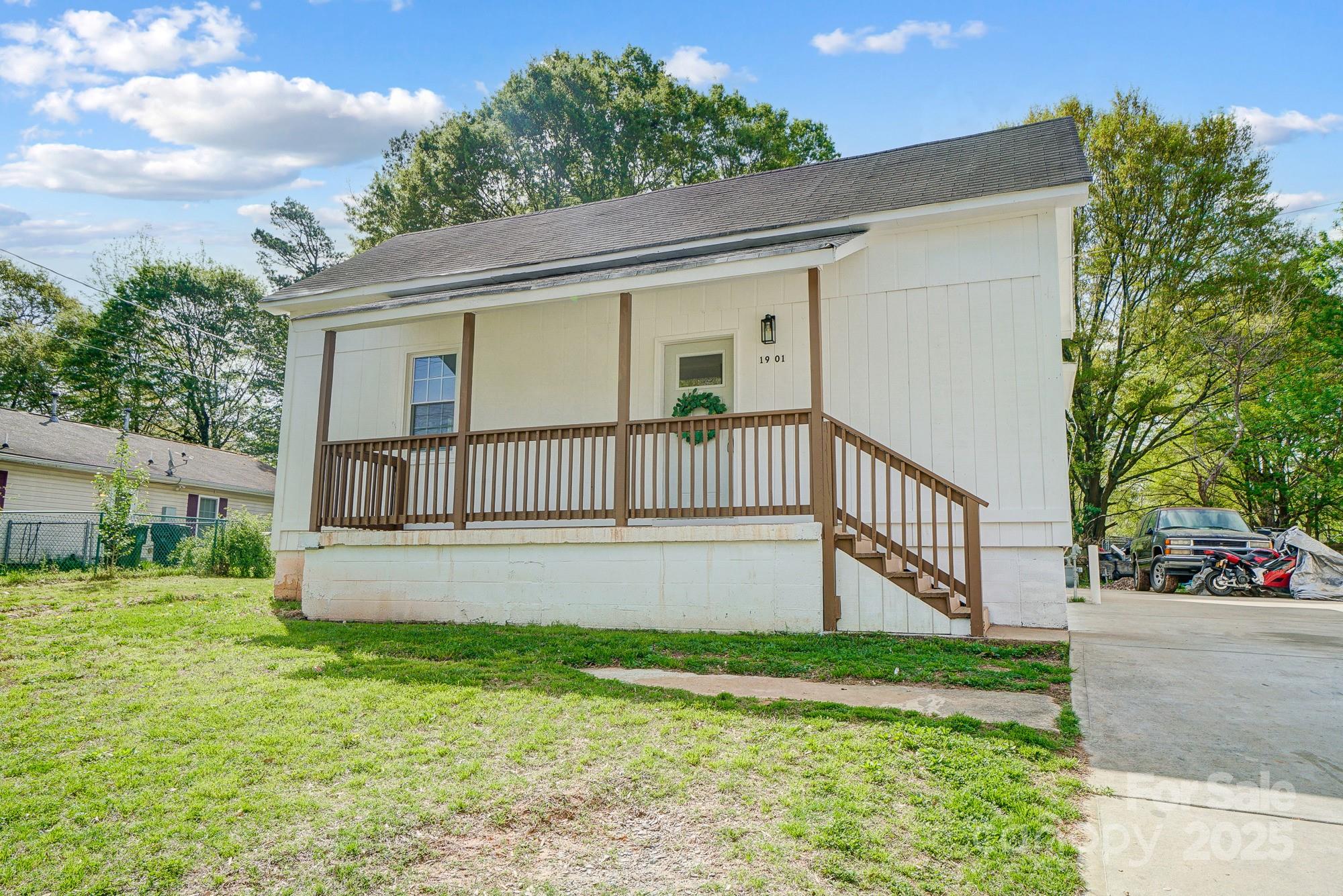 1901 Parkdale Avenue Property Photo 1