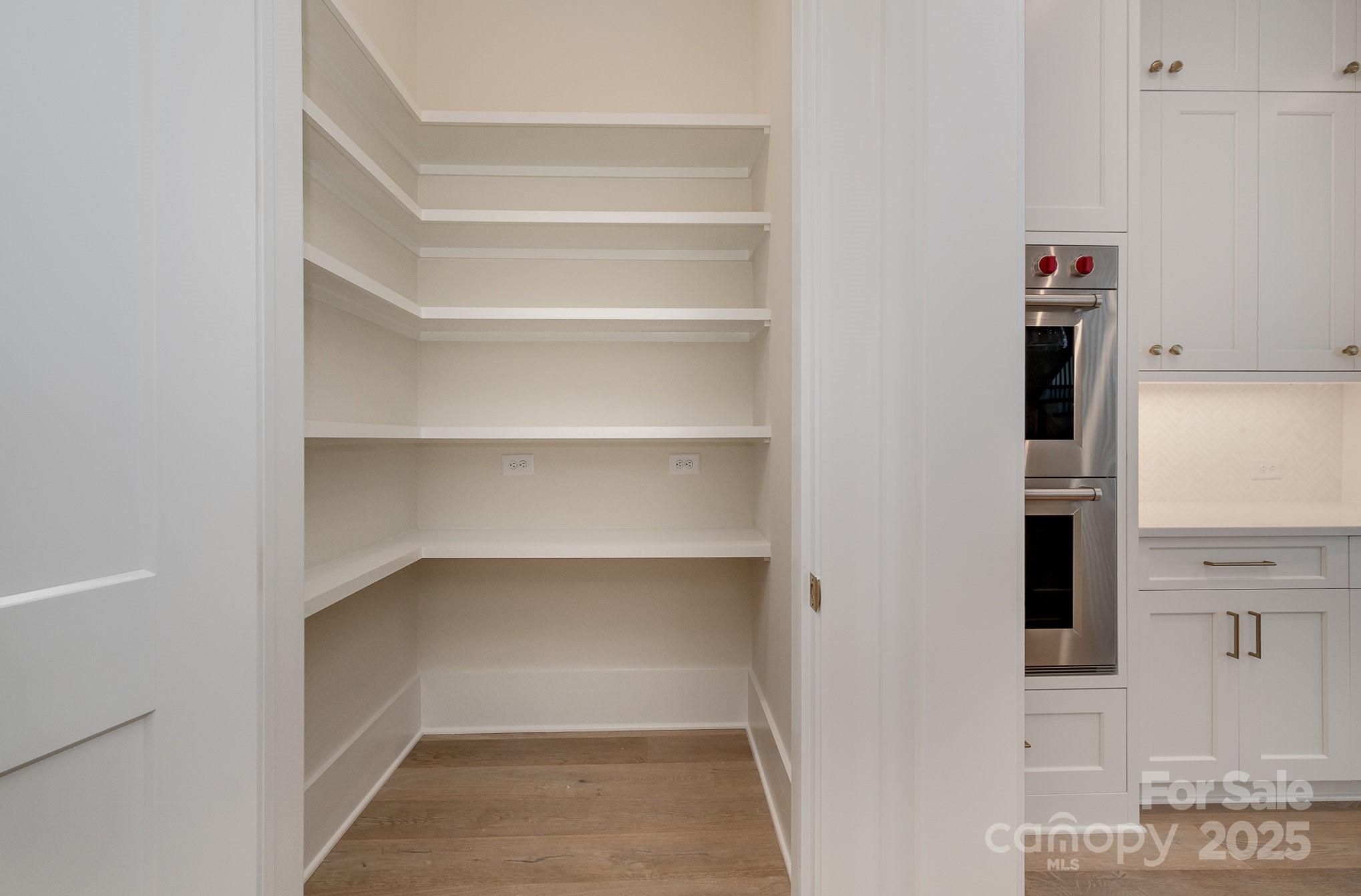 2924 Sharon View Road B Property Photo 9