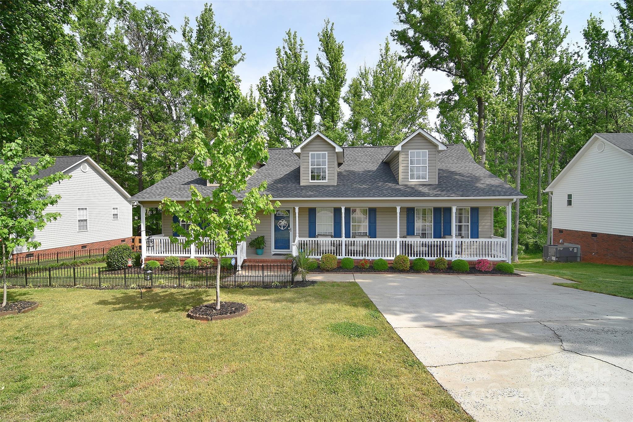 Saluda Real Estate Listings Main Image