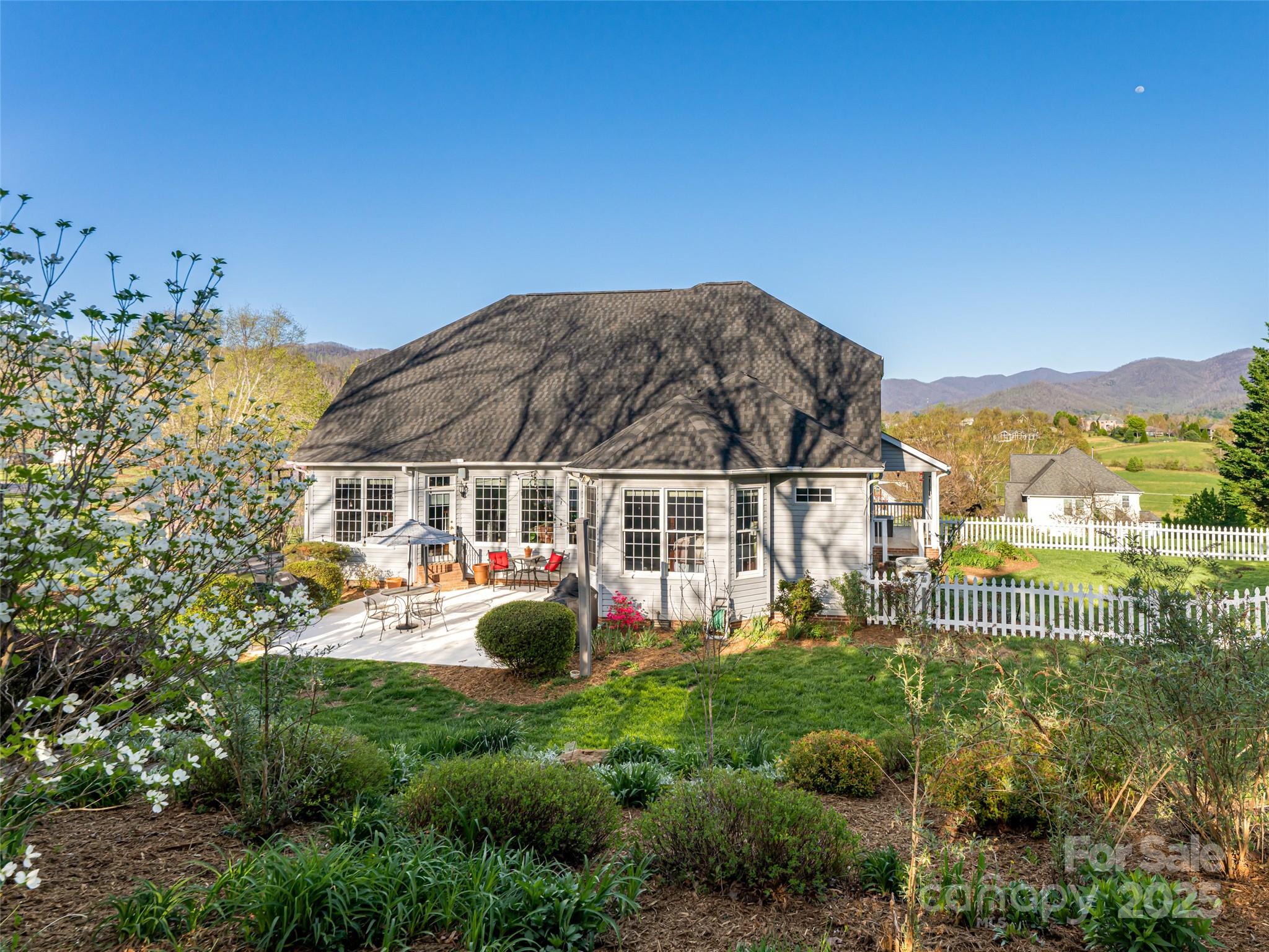 9 Meadow Glen Drive Property Photo 3