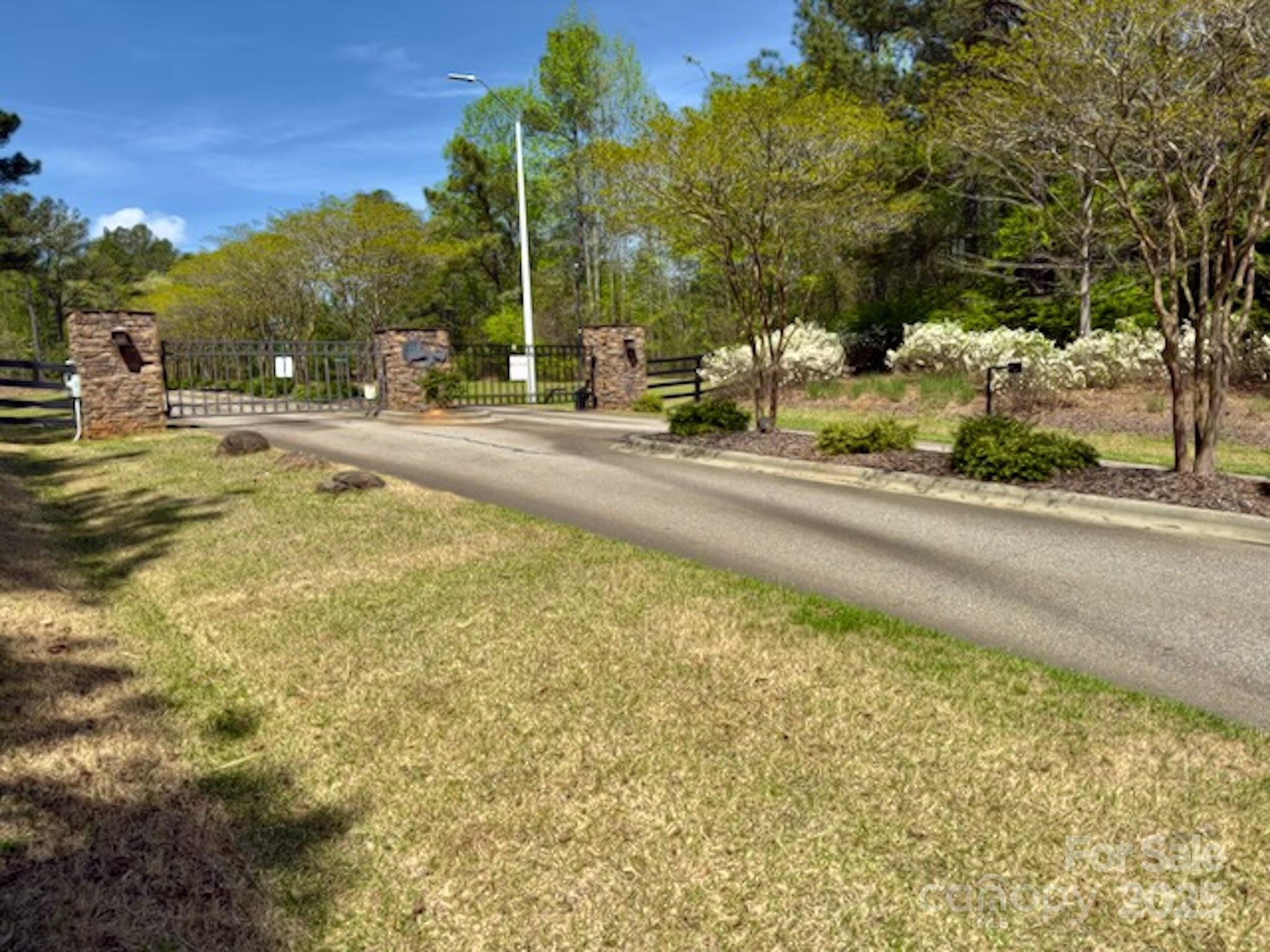 107 N State Lane Property Photo 2
