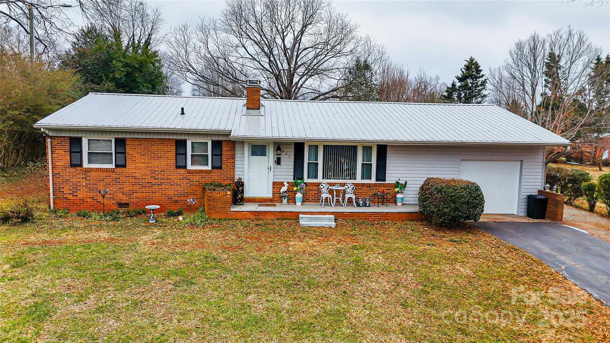 207 Stacy Street Property Photo