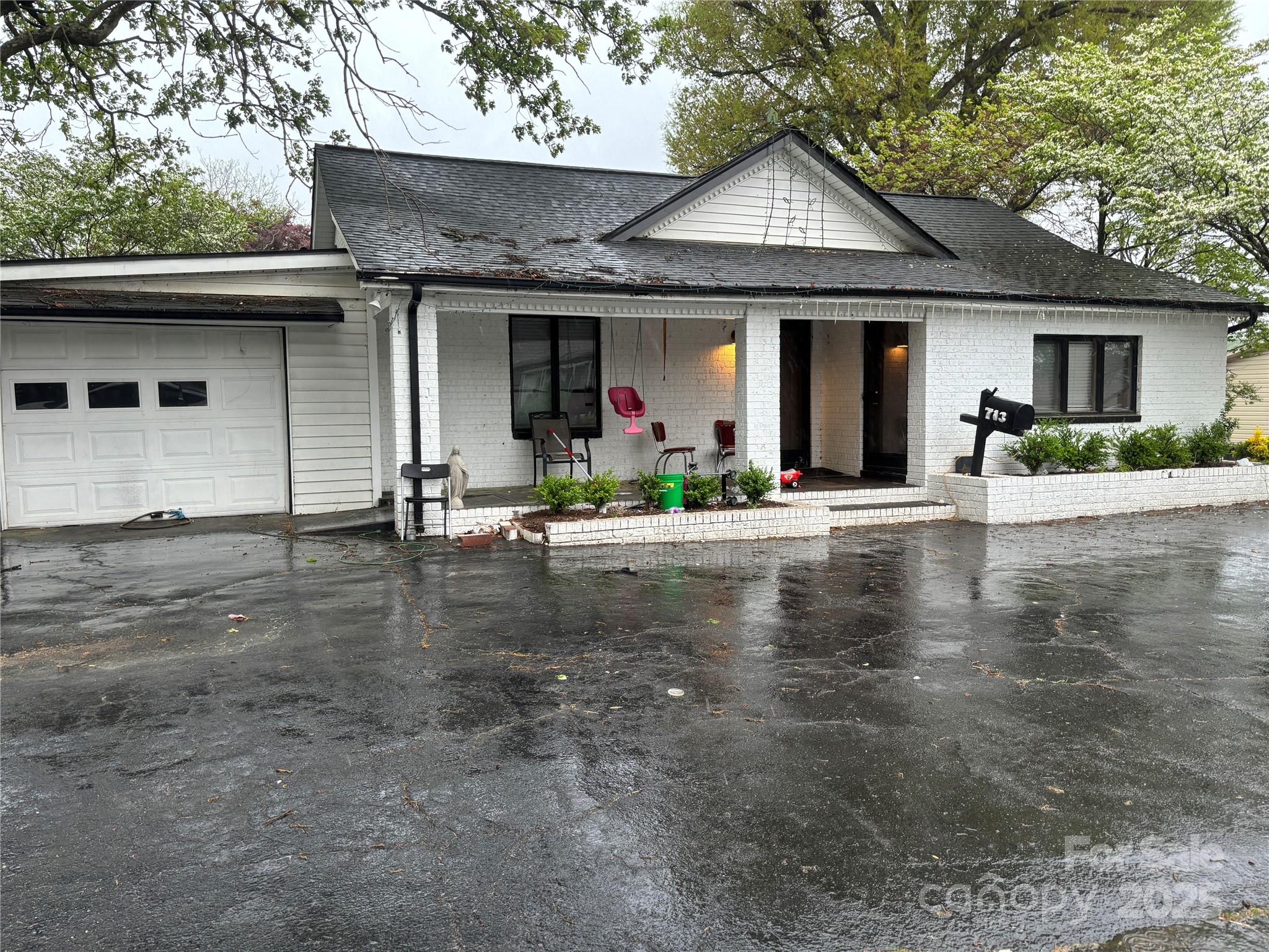 713 Sloop Avenue Property Photo 1