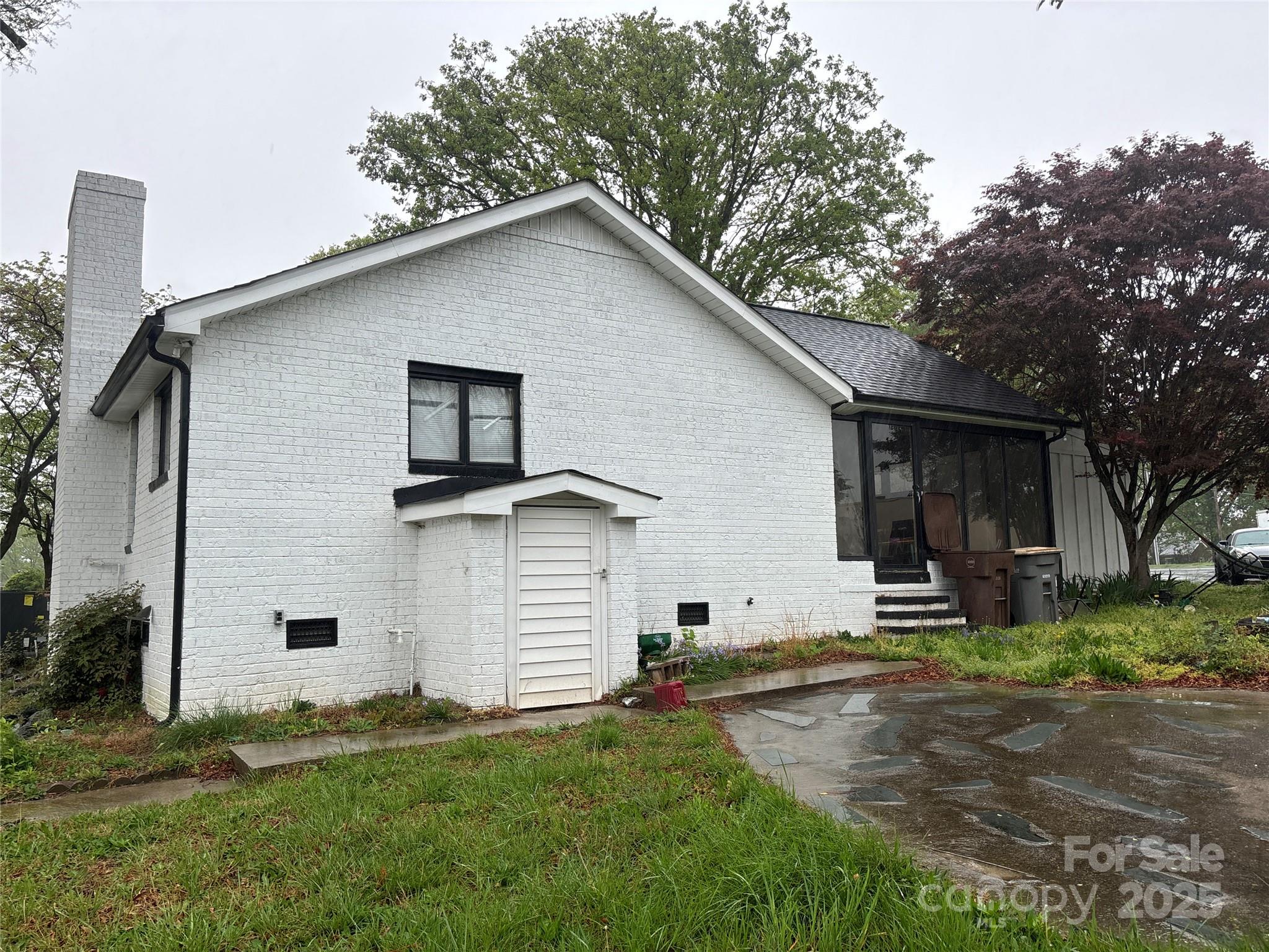 713 Sloop Avenue Property Photo 6