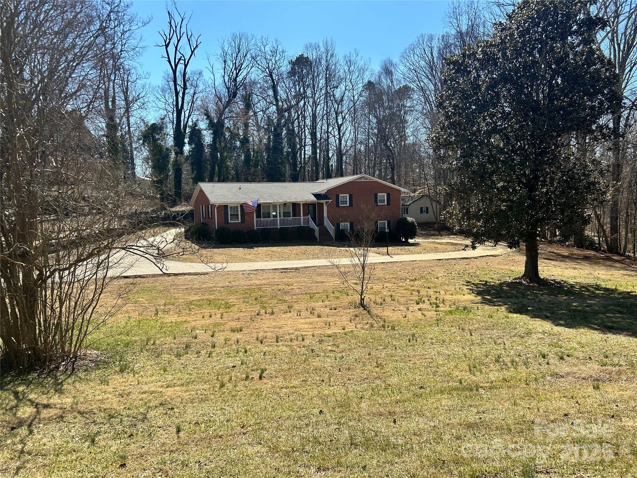 2076 Junction Road Property Photo