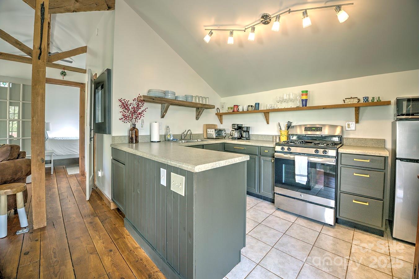 723 N Highland Road Property Photo 27