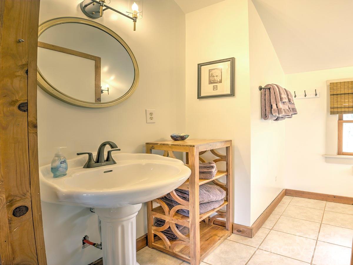 723 N Highland Road Property Photo 29