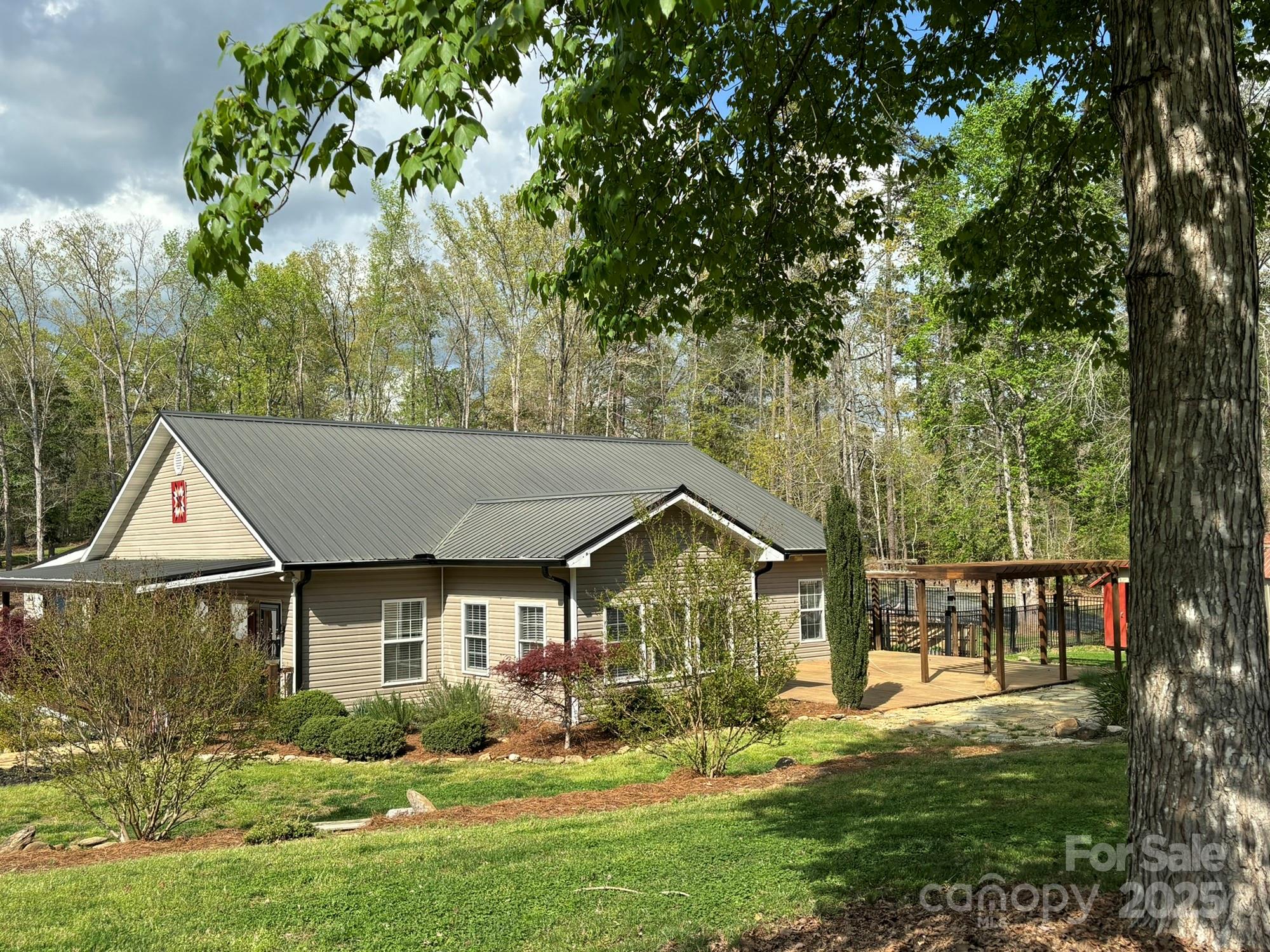 179 Tomahawk Lane Property Photo