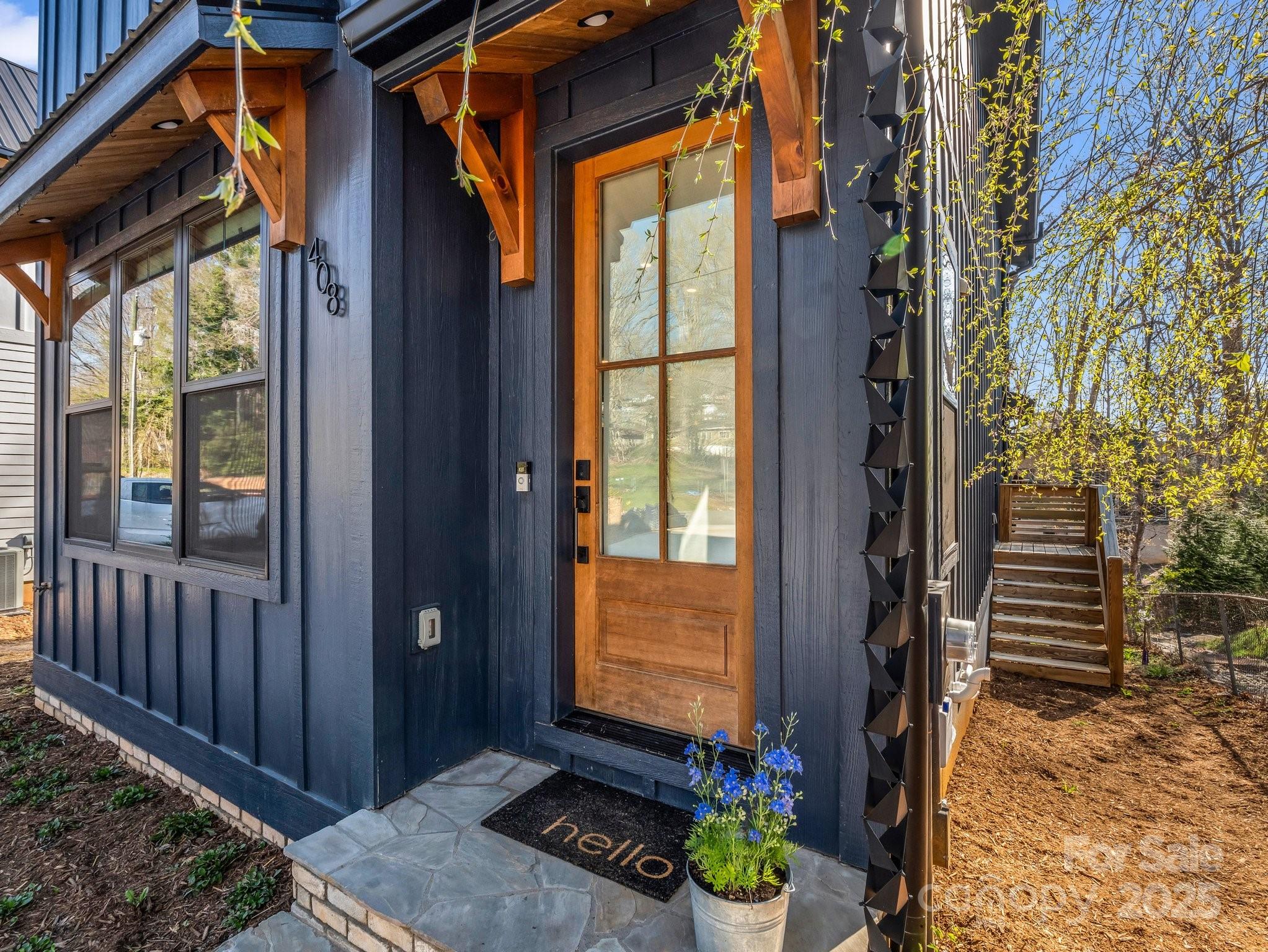 408 S Oconeechee Avenue Property Photo