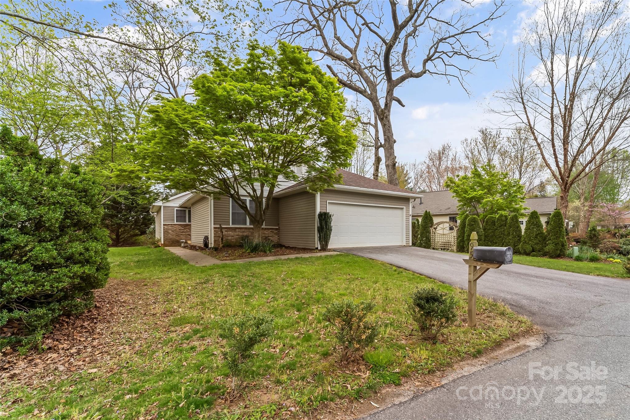 95 Wildwood Forest Lane Property Photo 2