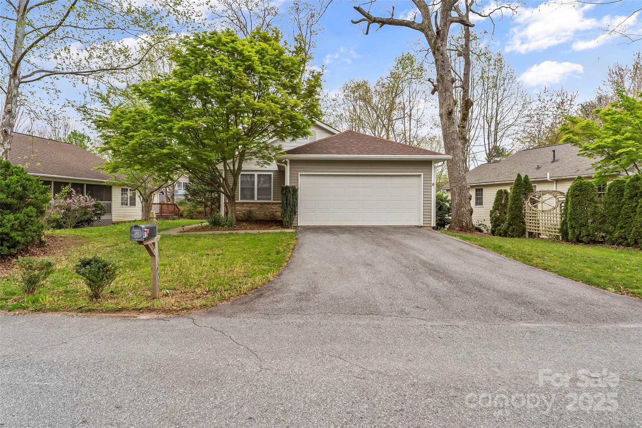 95 Wildwood Forest Lane Property Photo 3