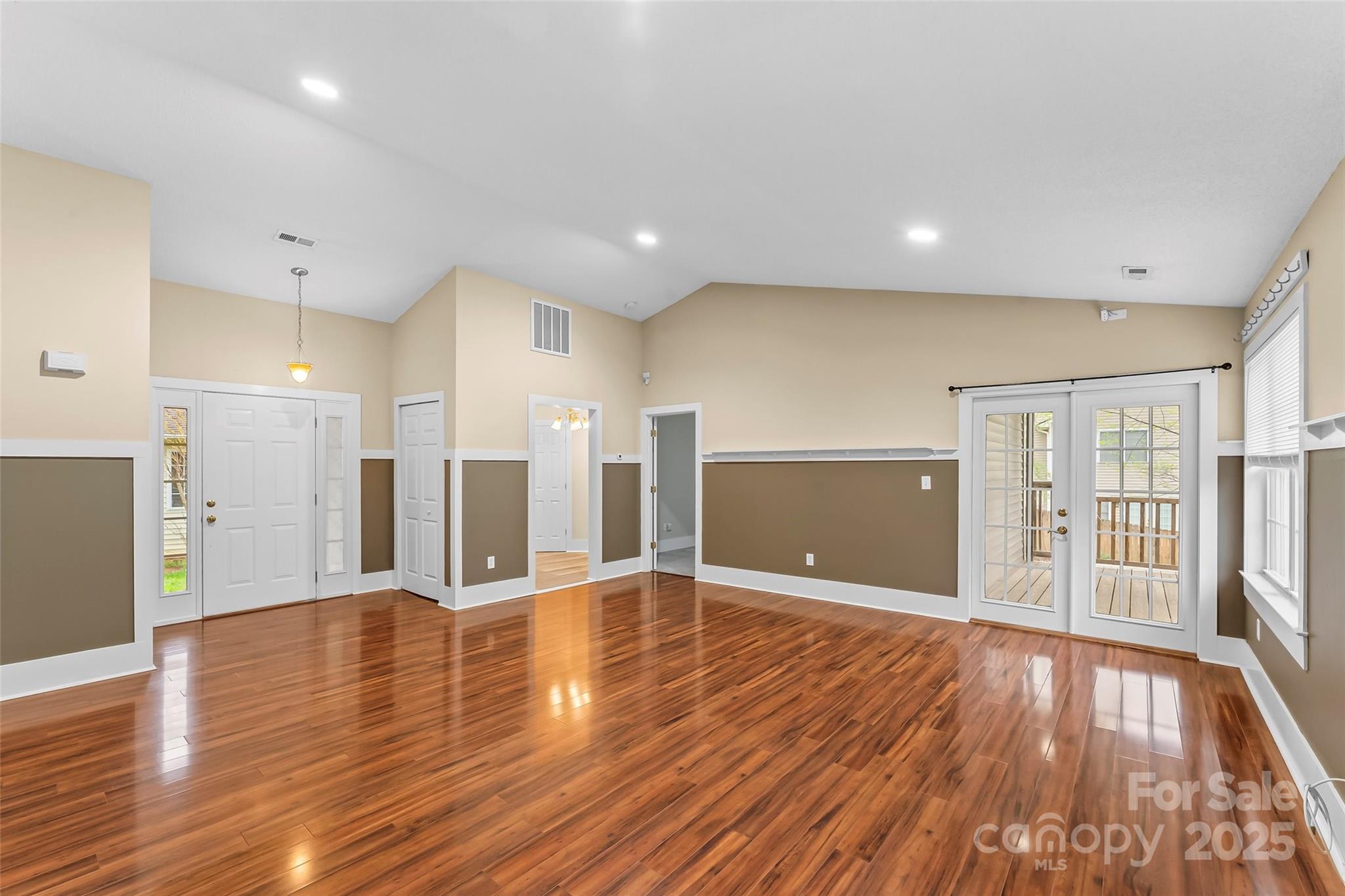 95 Wildwood Forest Lane Property Photo 4