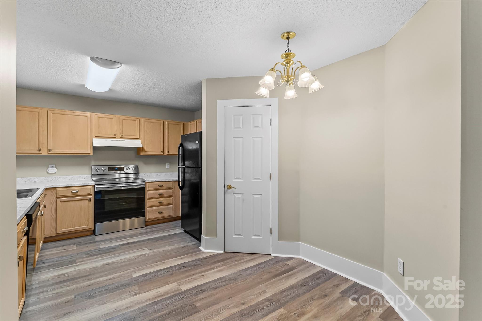 95 Wildwood Forest Lane Property Photo 7