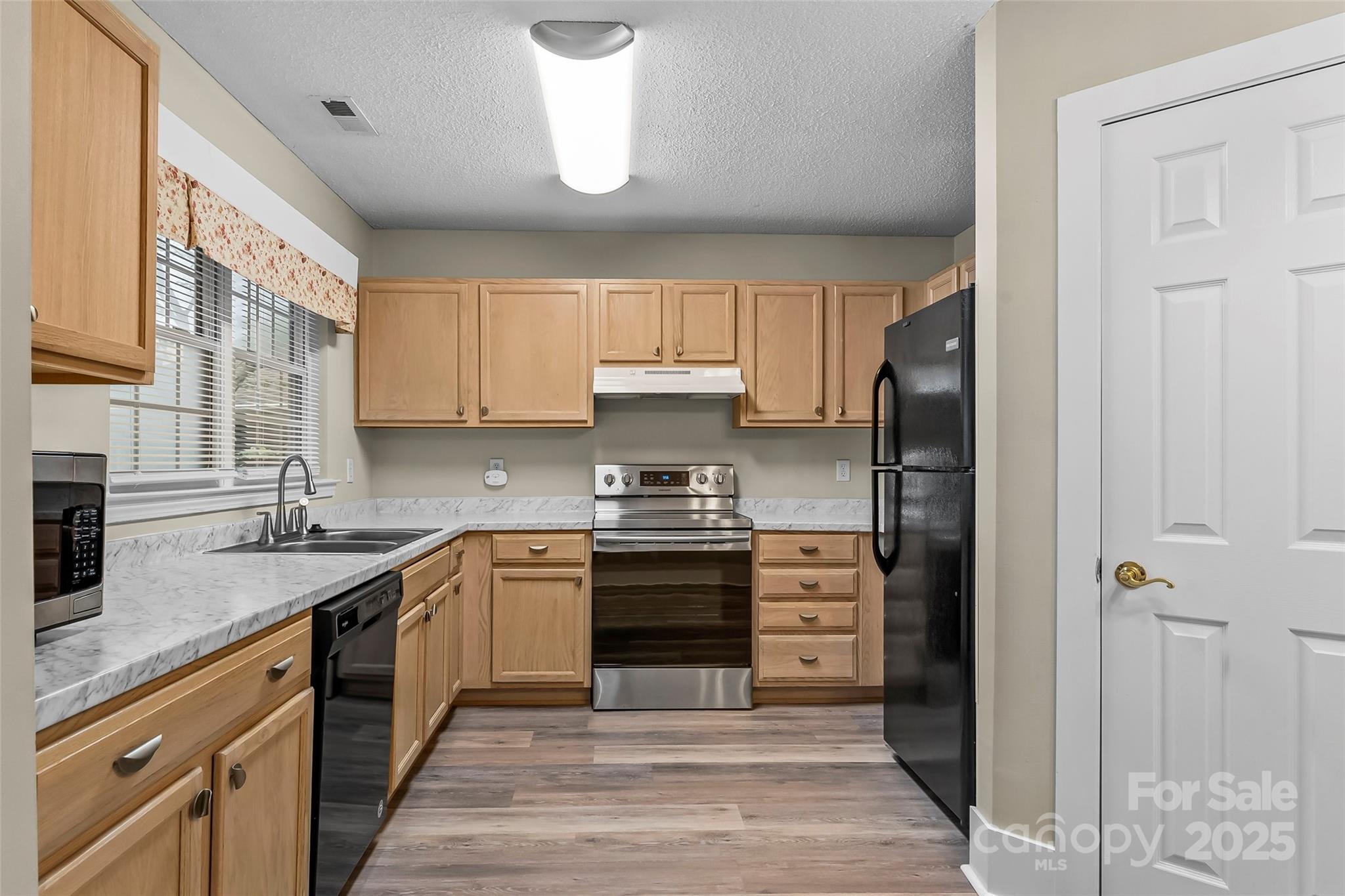 95 Wildwood Forest Lane Property Photo 8