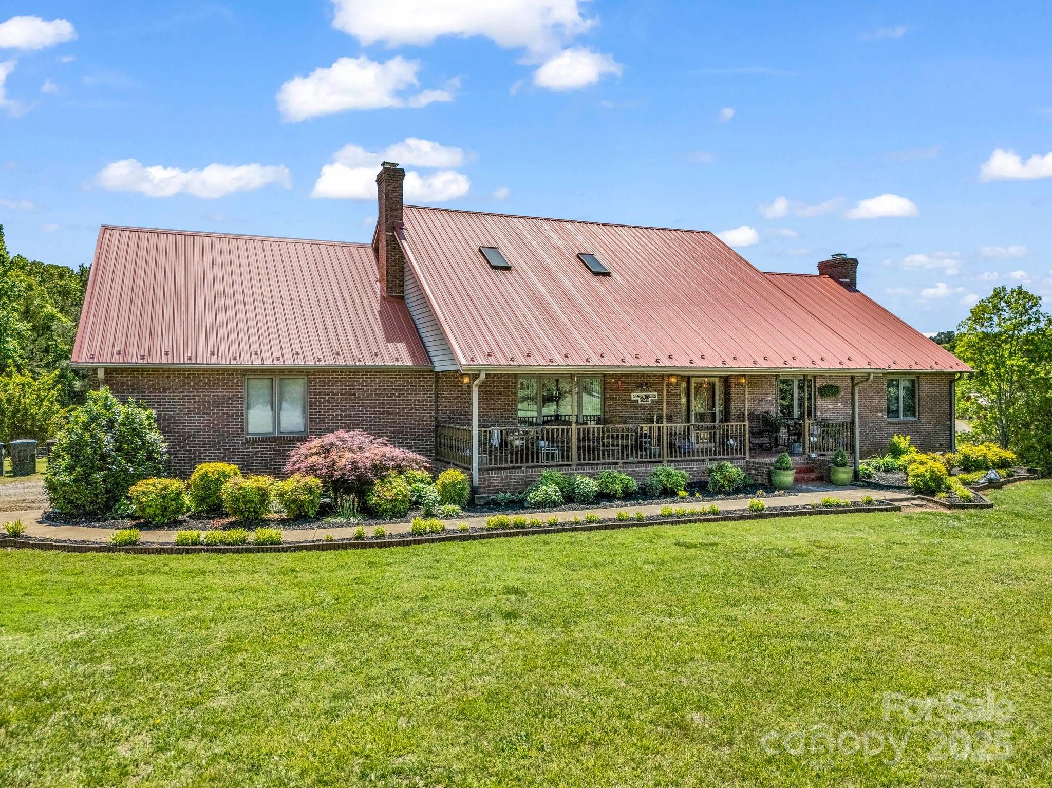 Applewood Real Estate Listings Main Image
