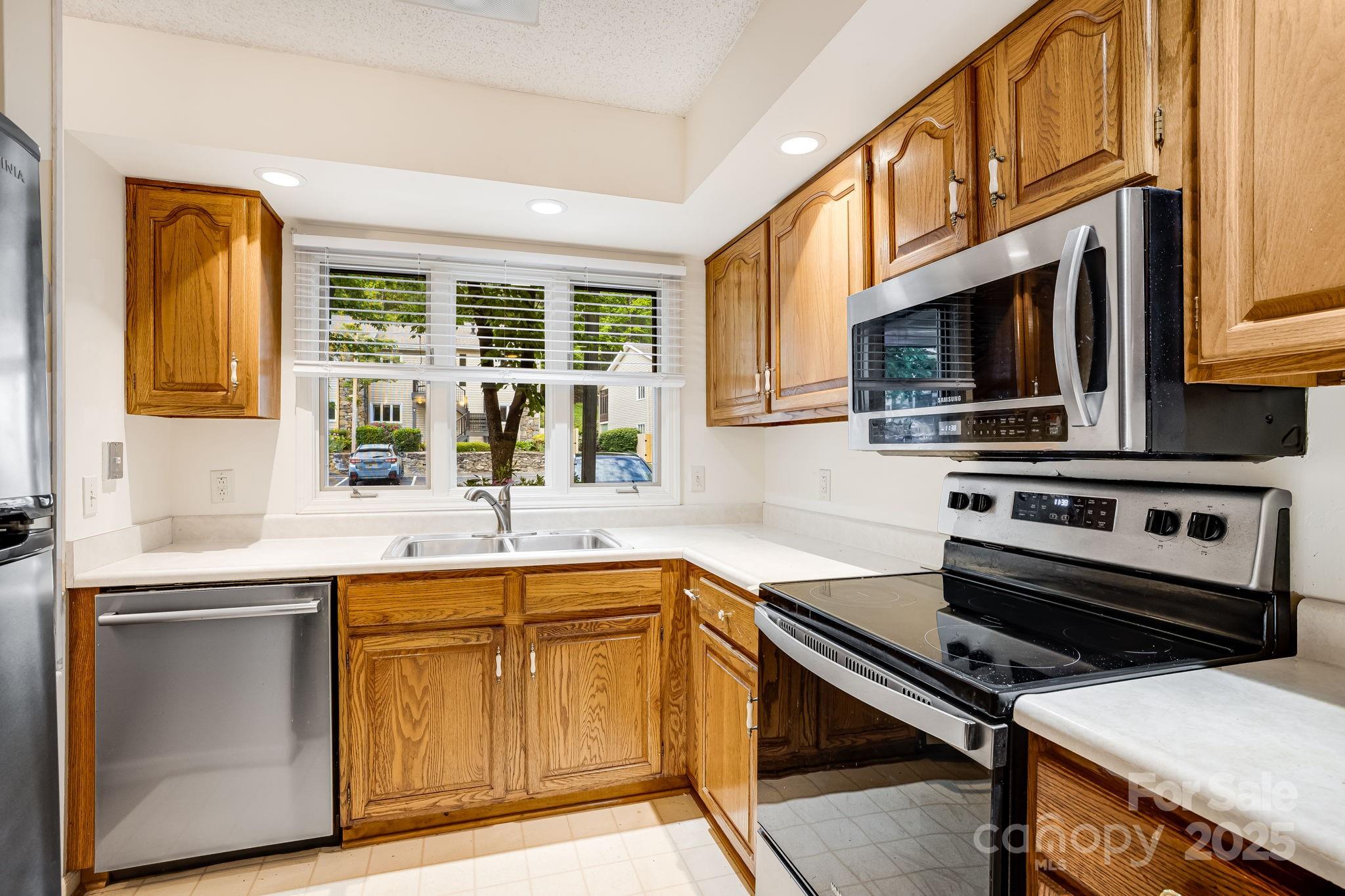 411 Britton Creek Drive 401 Property Photo 3
