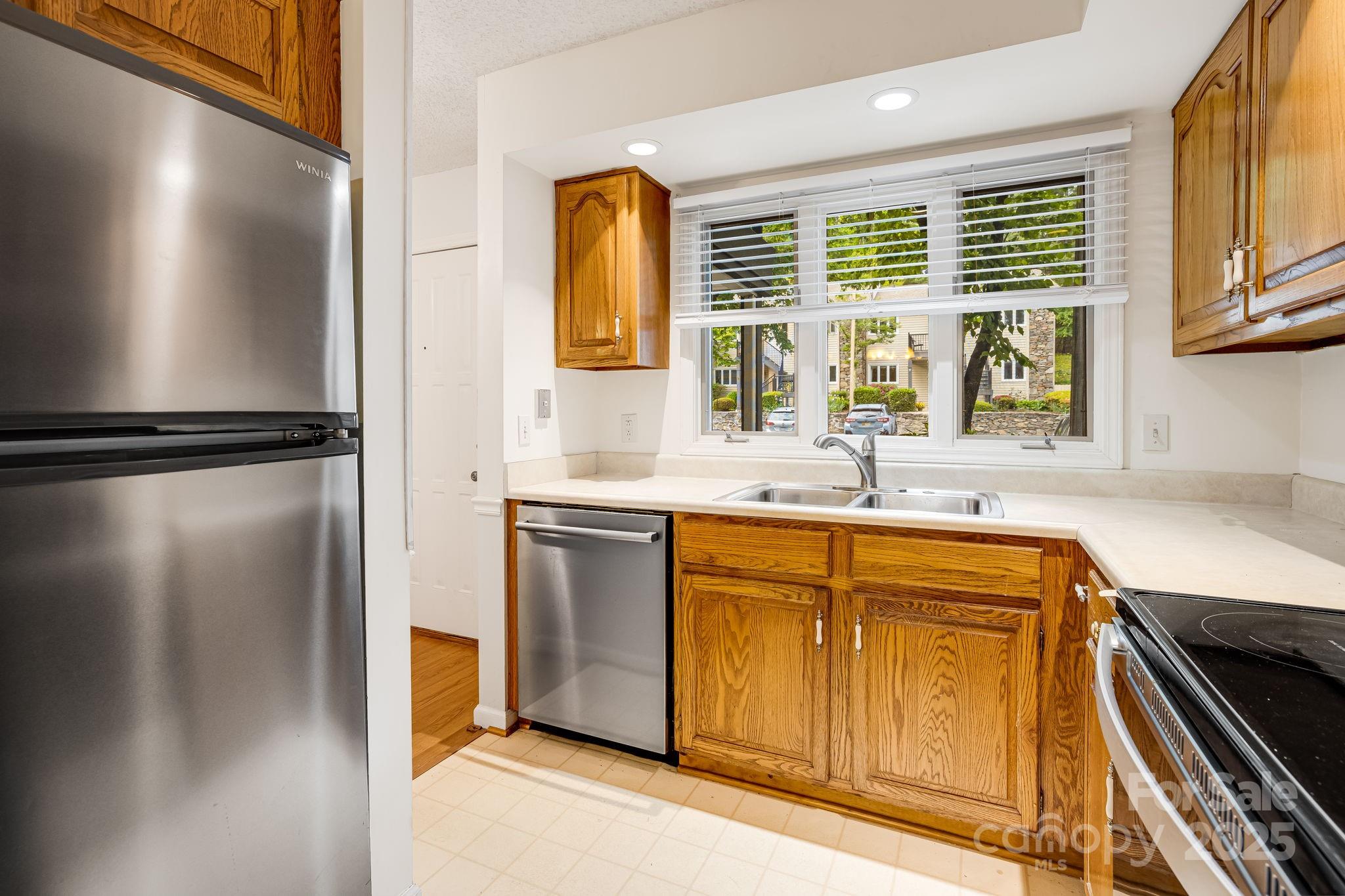 411 Britton Creek Drive 401 Property Photo 4
