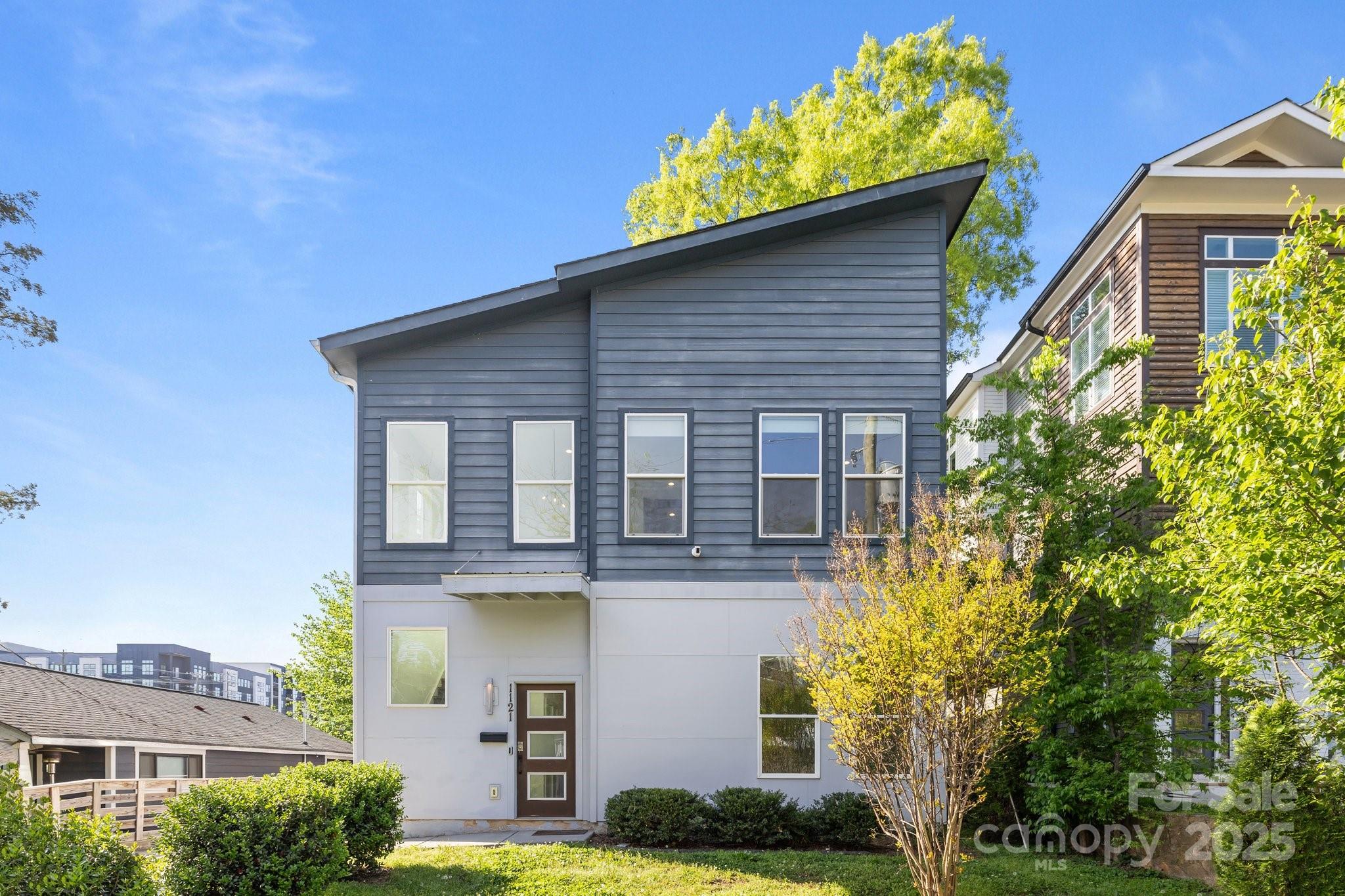 1121 N Alexander Street Property Photo