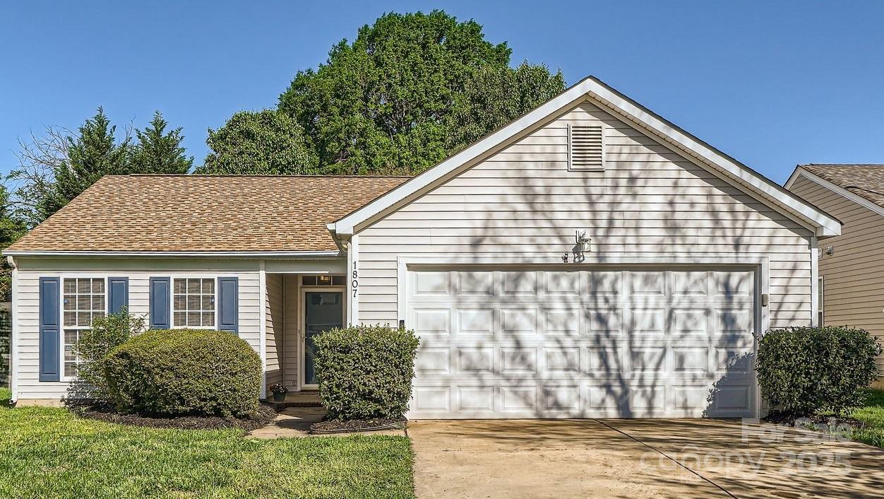 1807 Oakdale Green Drive Property Photo