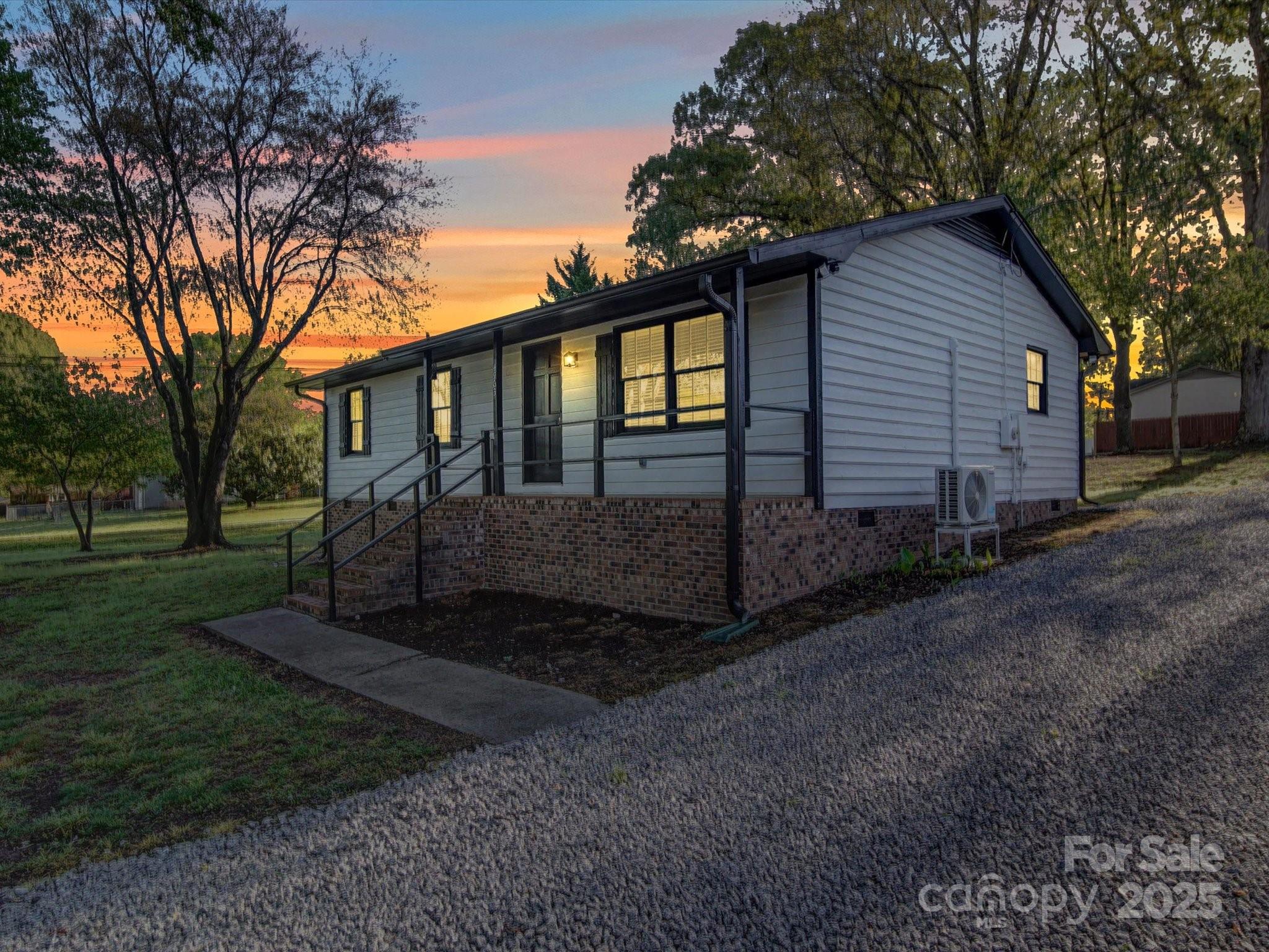 4903 Walt Gay Road Property Photo