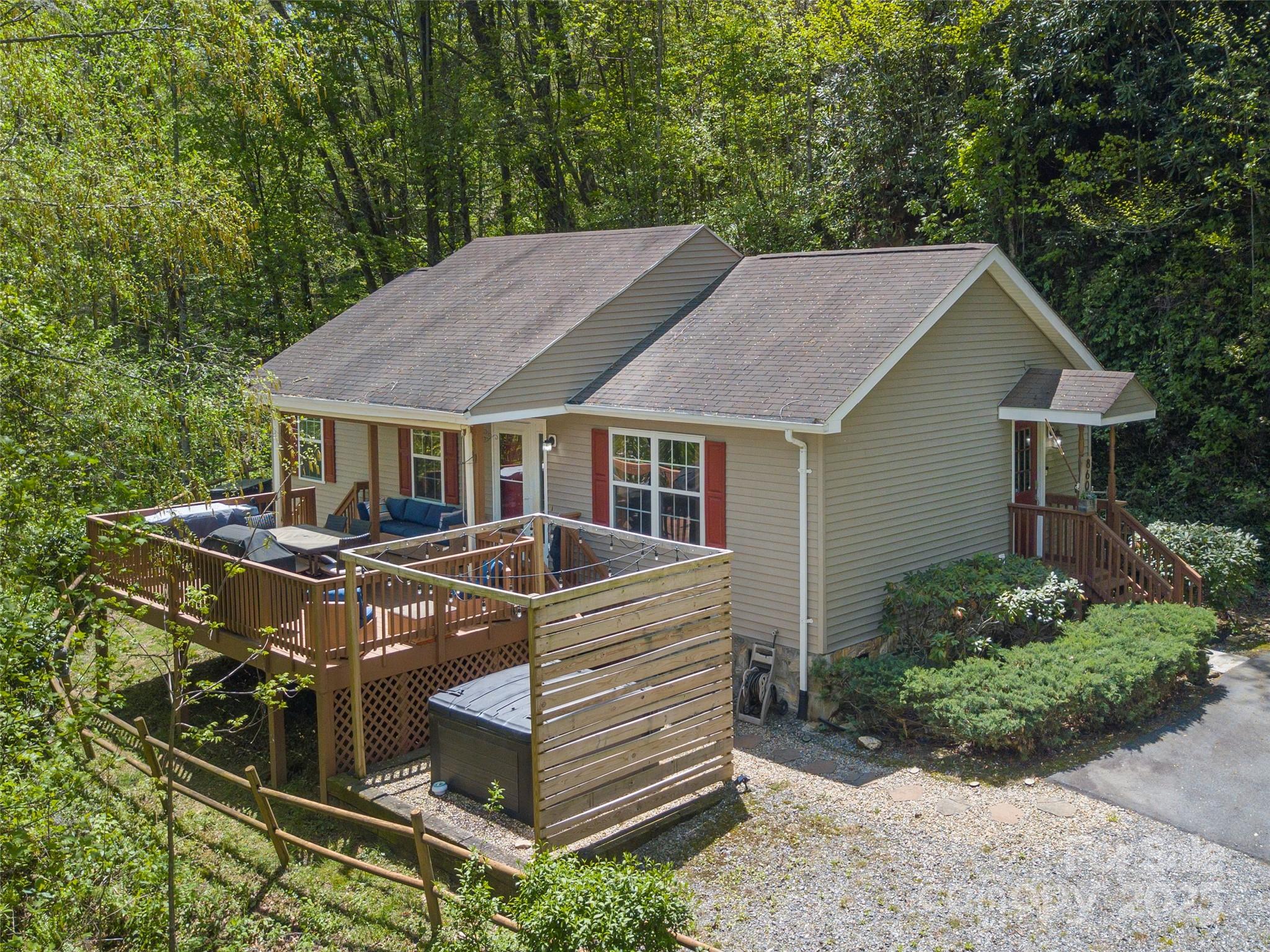860 Creekside Drive Property Photo