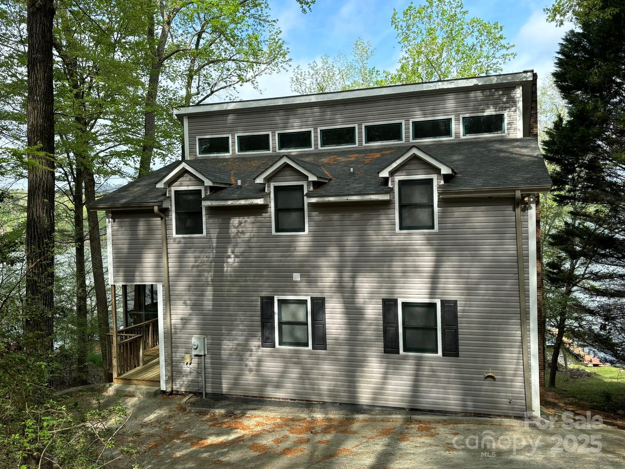 1224 Island Creek Drive Property Photo