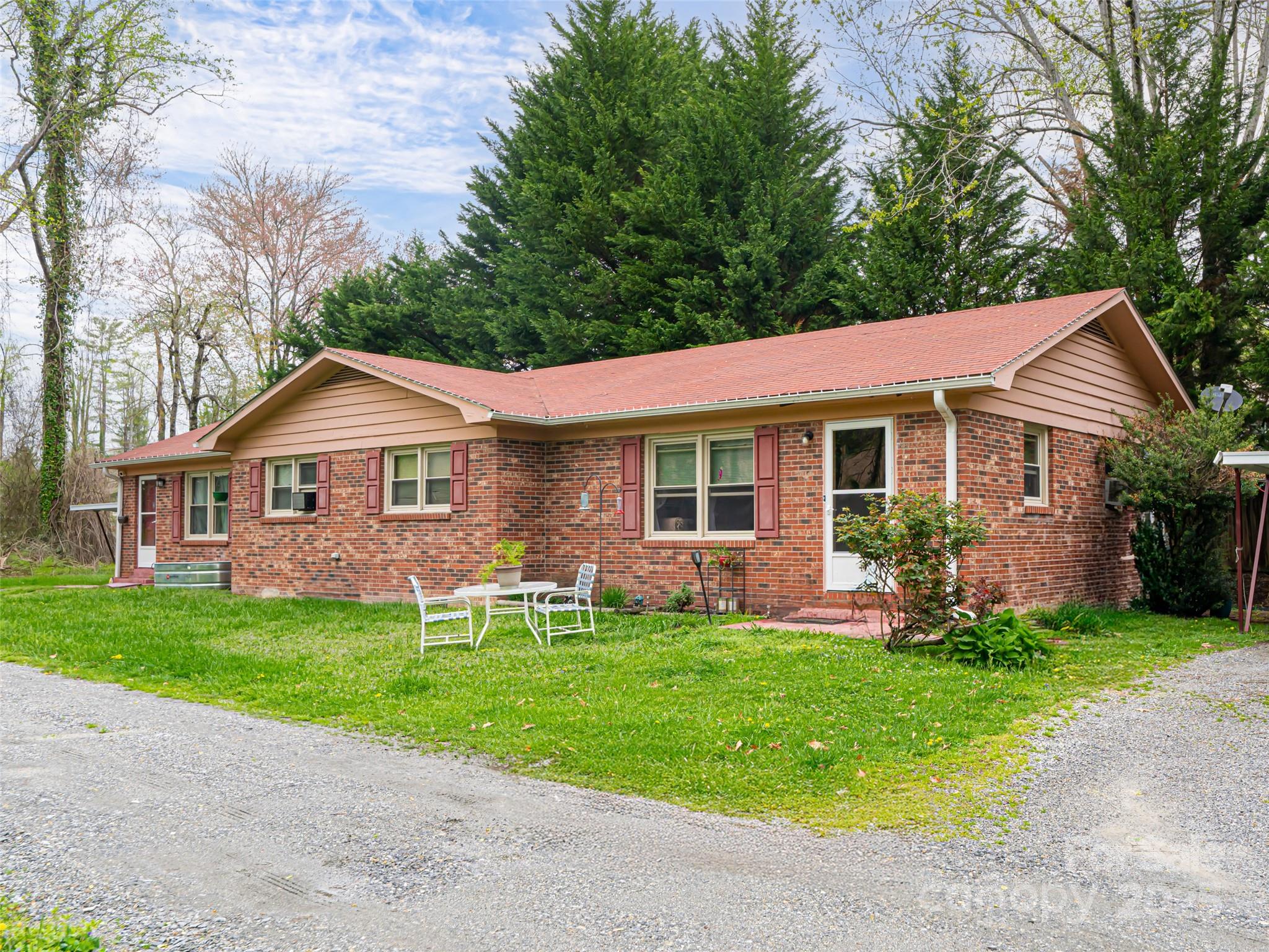 527 Glasgow Lane Property Photo 1
