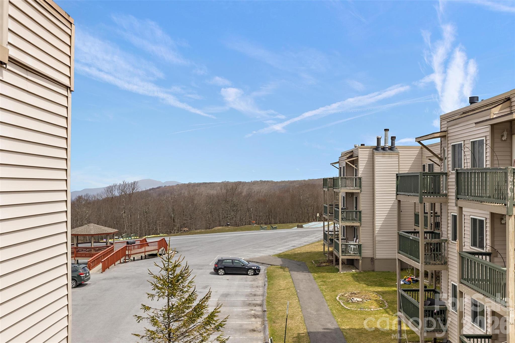 301 Pinnacle Inn Road 3302 Property Photo 1