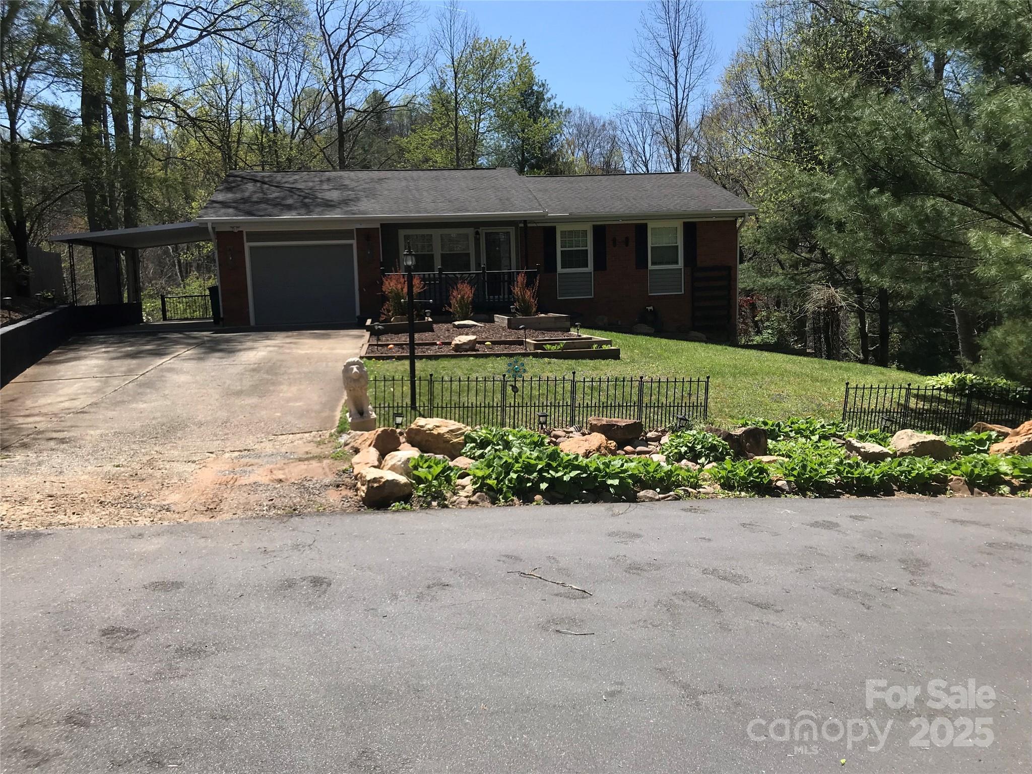 9 Woodland Court Property Photo
