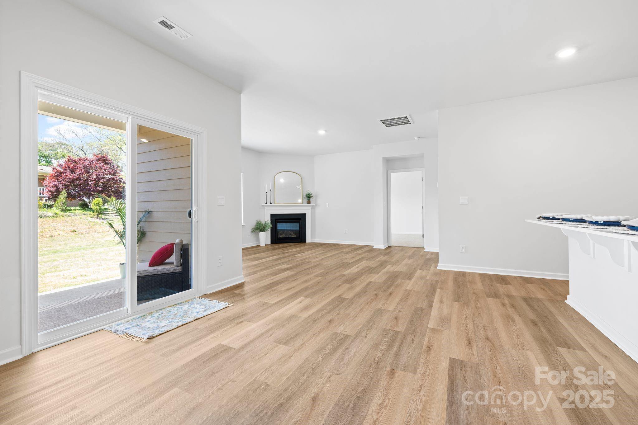 3664 Mercer Street Property Photo 9
