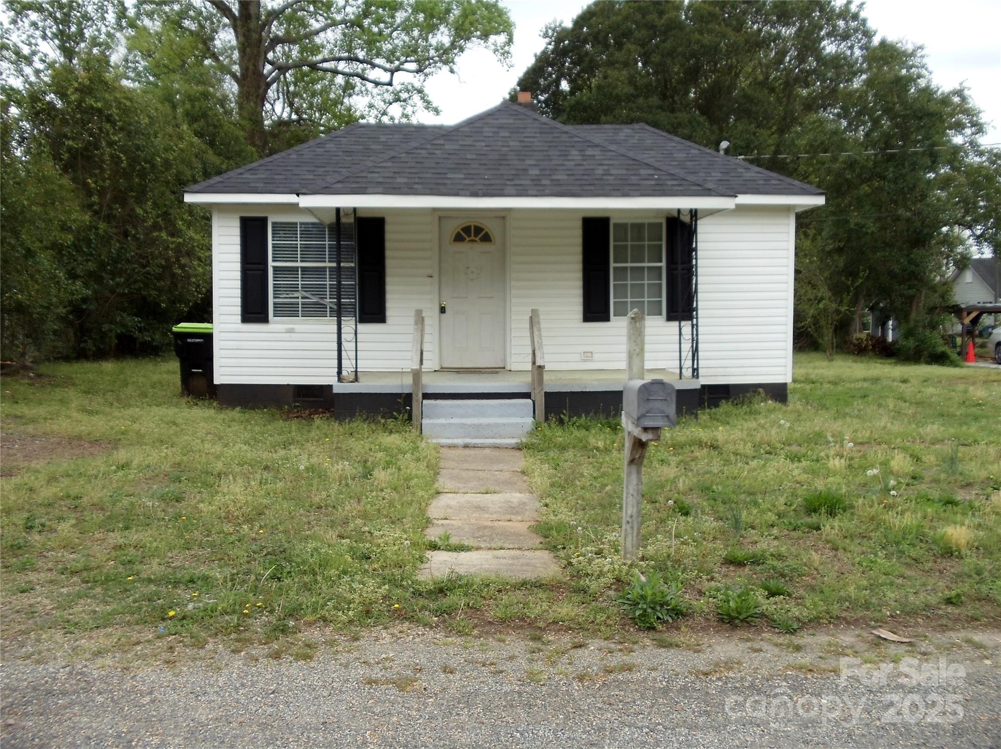 1230 Roberts Street Property Photo