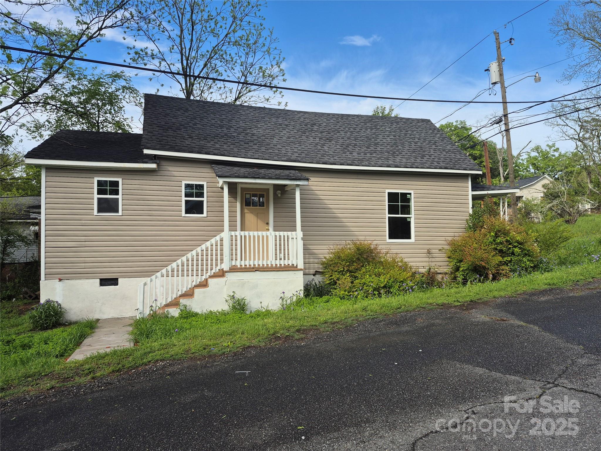 132 Loomis Street Property Photo