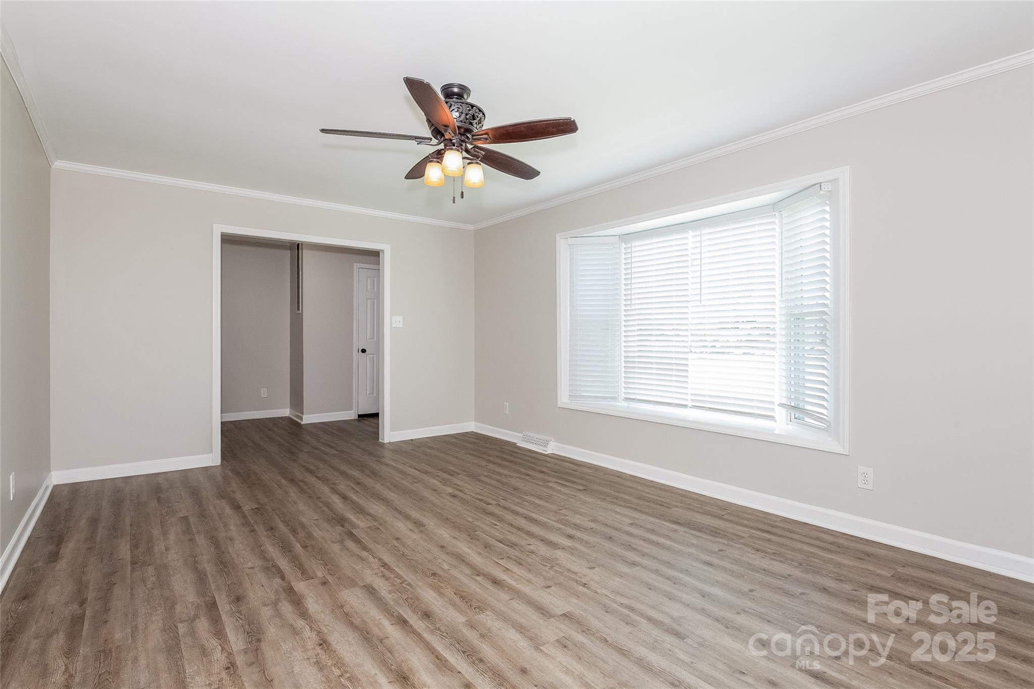 1637 Buckingham Avenue Property Photo 3