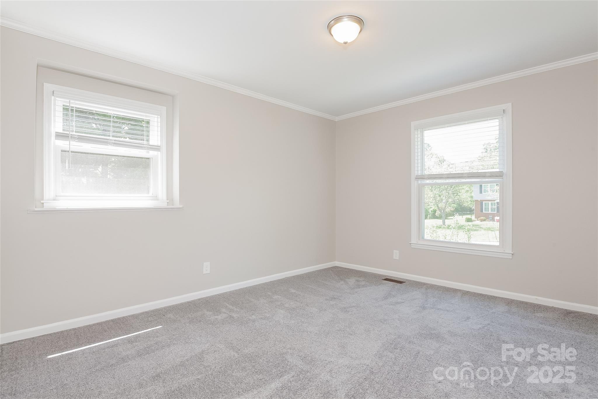 1637 Buckingham Avenue Property Photo 11