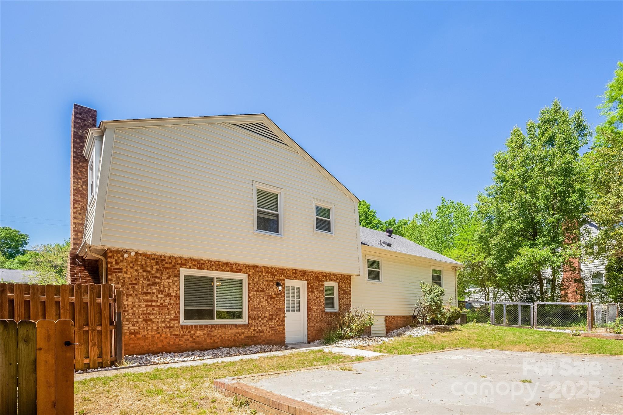 1637 Buckingham Avenue Property Photo 15