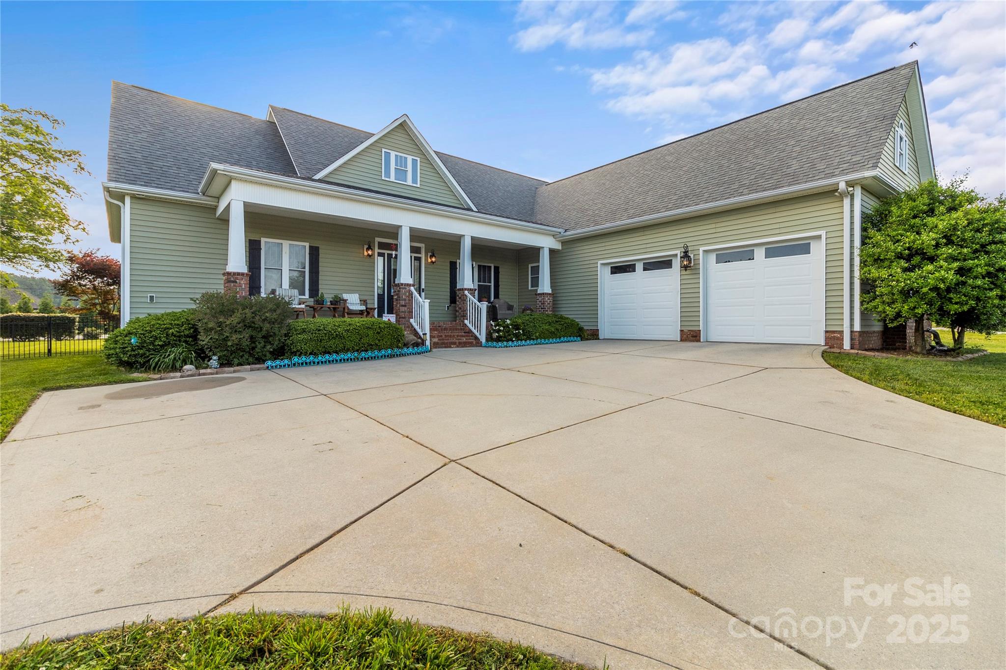 557 Luther Drive Property Photo