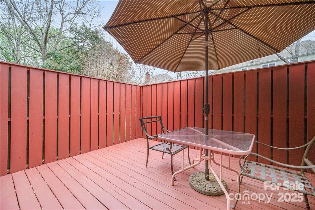 426 Saint Michaels Way Property Photo 38