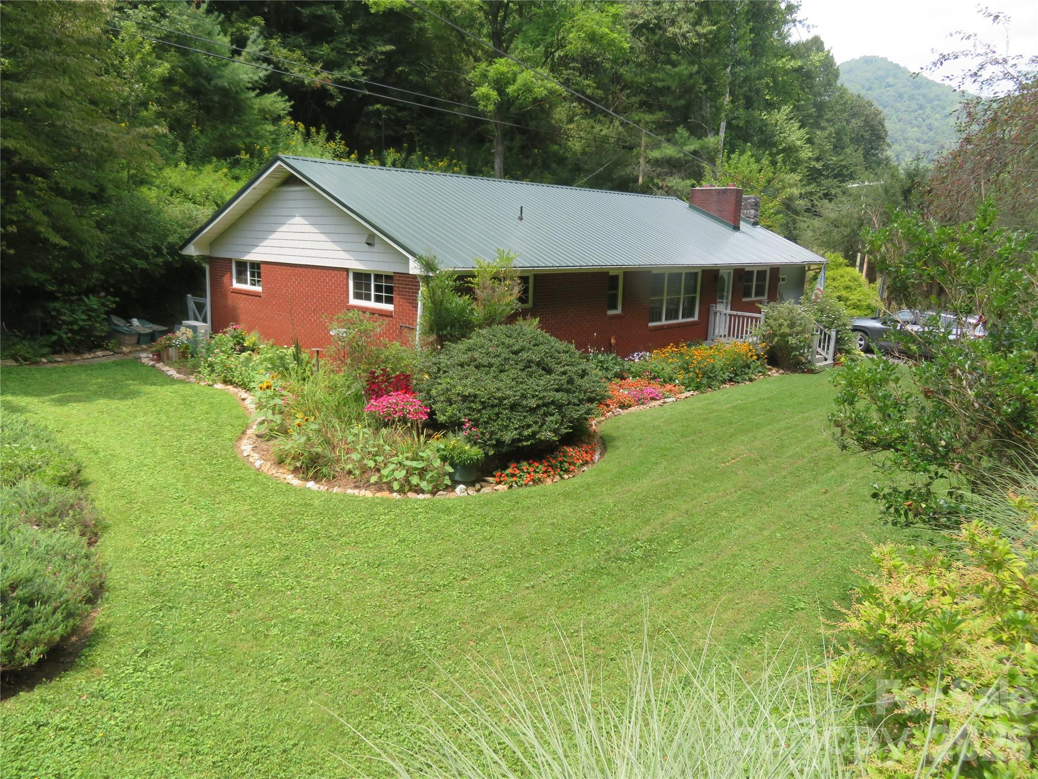 3829 Coxes Creek Road Property Photo 1