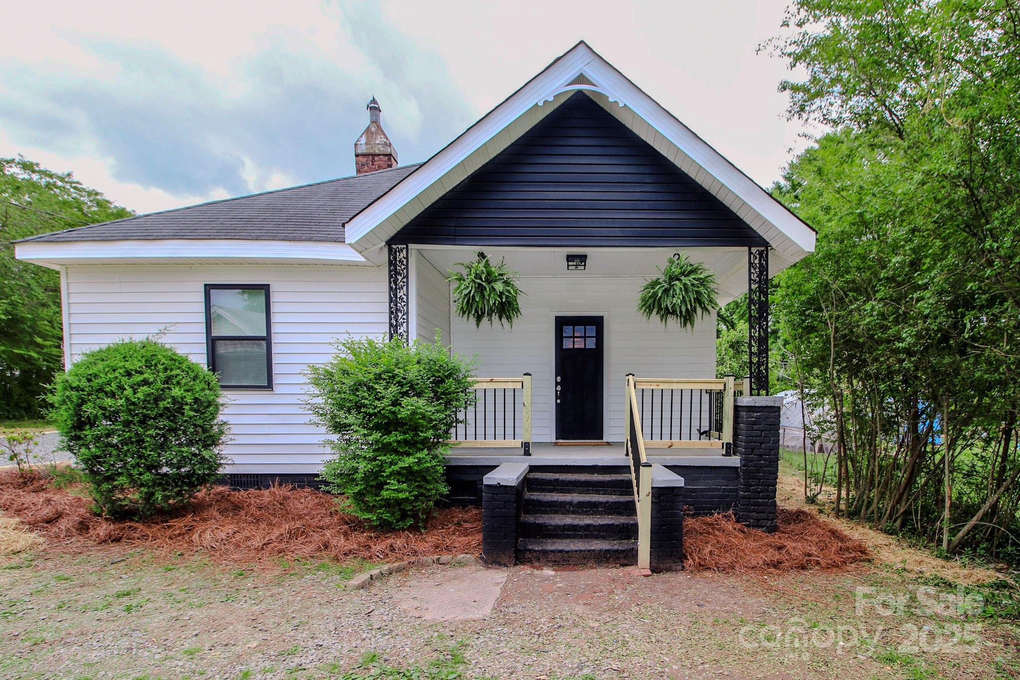 409 N Apple Street Property Photo