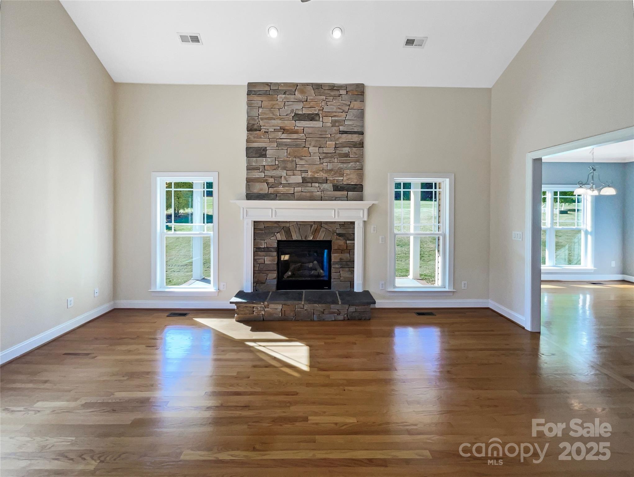 5104 Shannamara Drive Property Photo 3