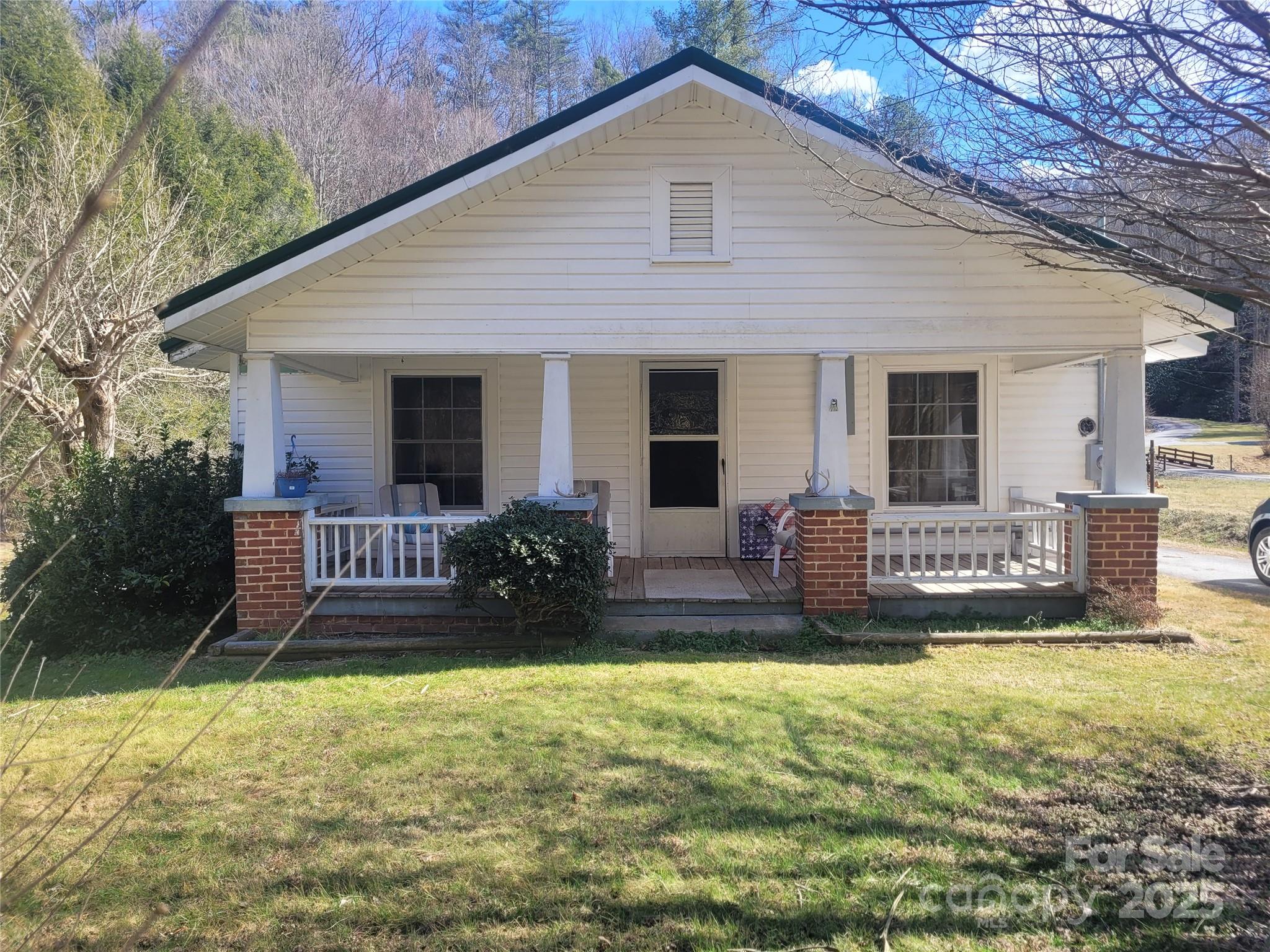 2556 Zacks Fork Road Property Photo
