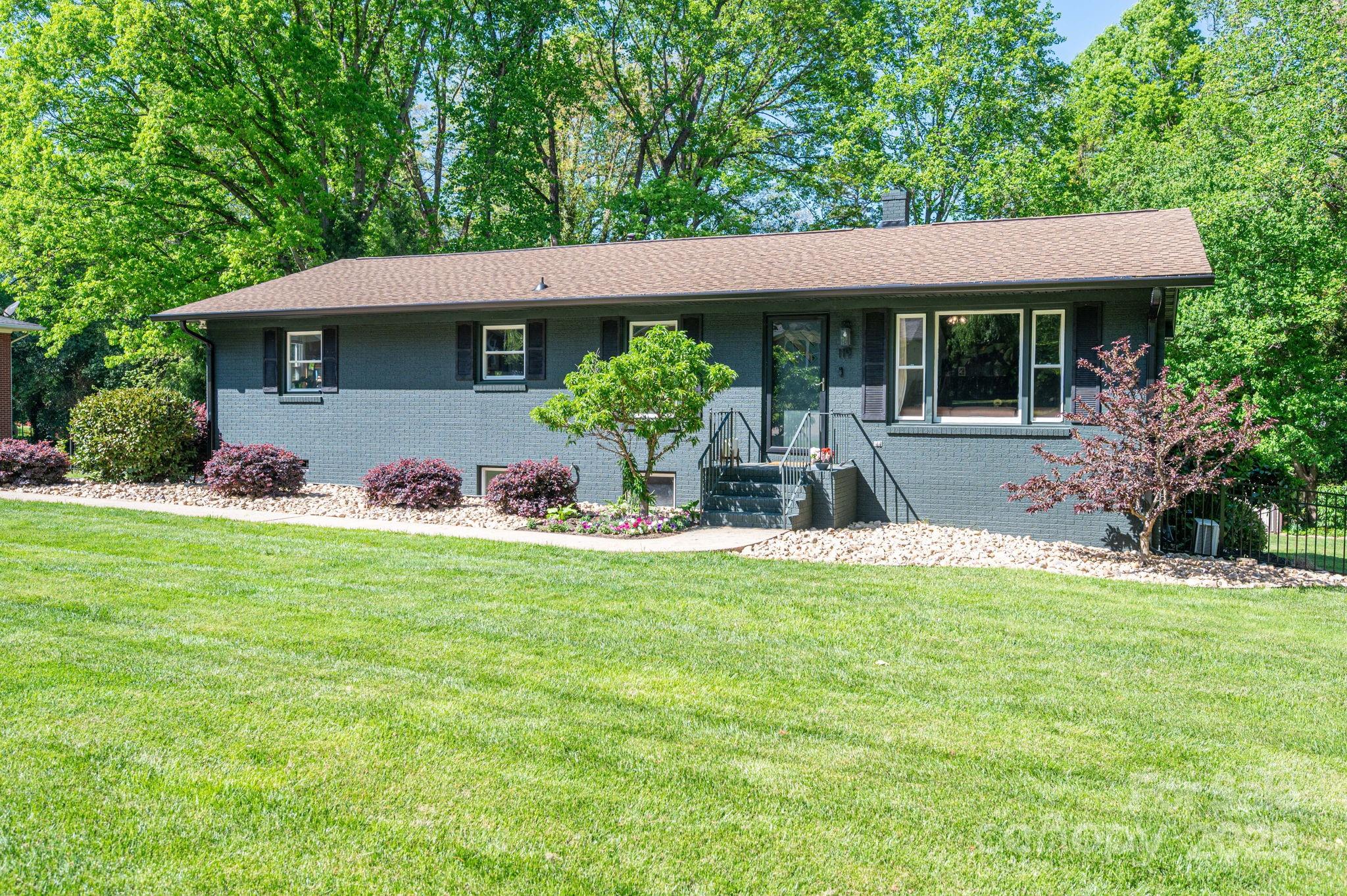 119 Meadowbrook Lane Property Photo 1