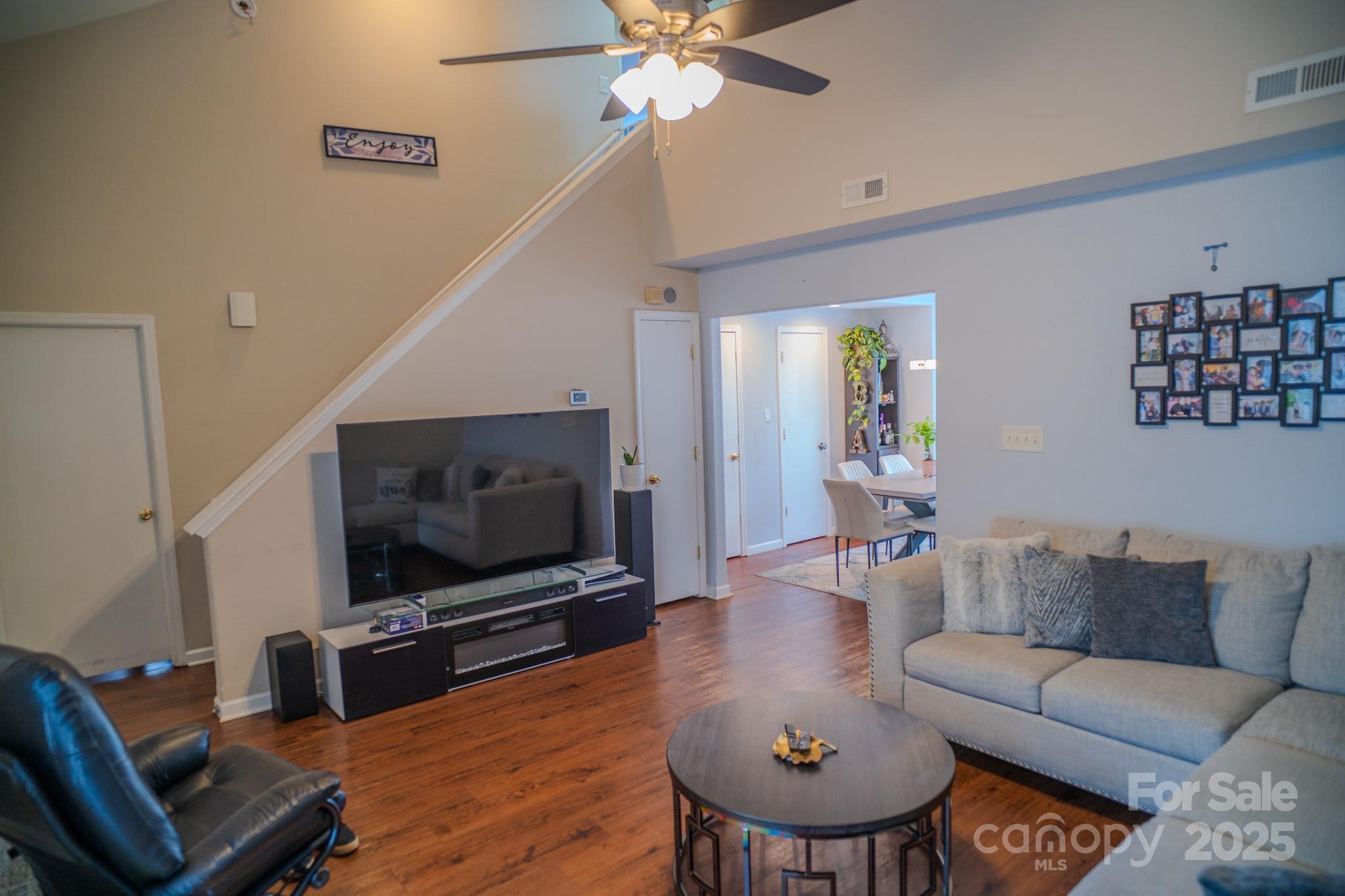 10202 Orchard Grass Court Property Photo 4