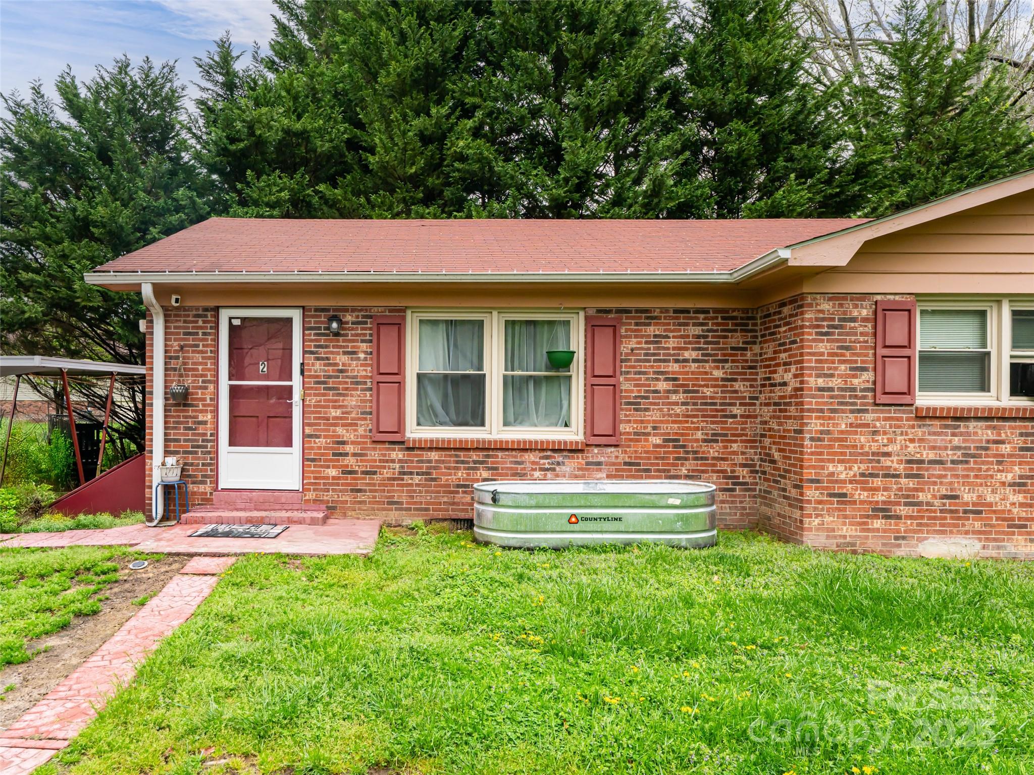 527 Glasgow Lane Property Photo 4