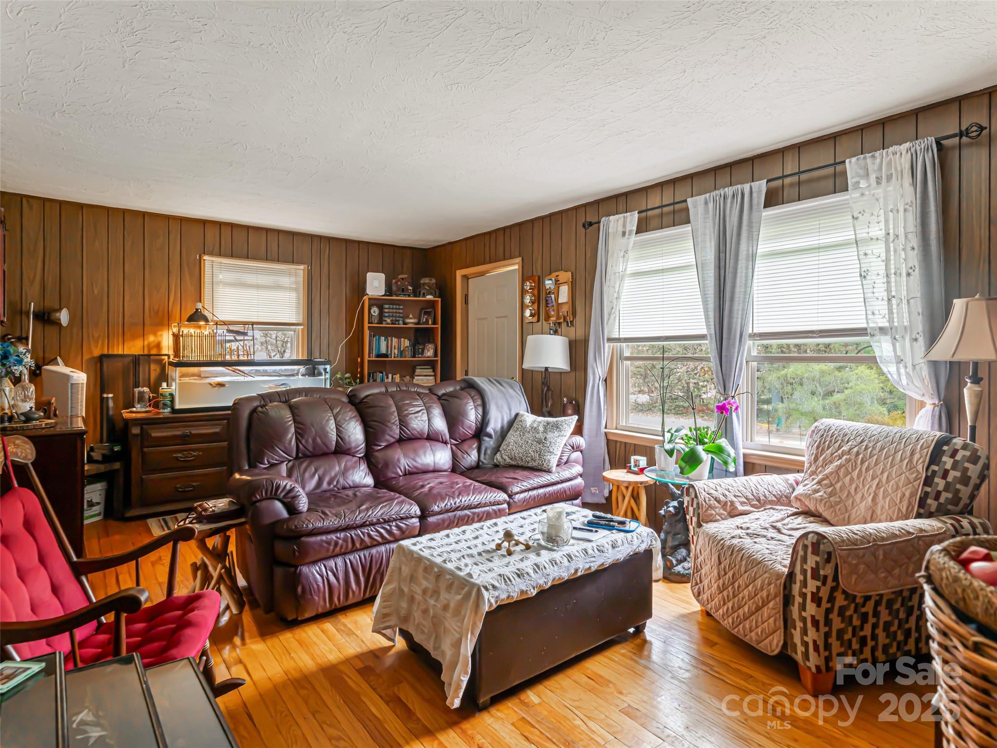 527 Glasgow Lane Property Photo 6
