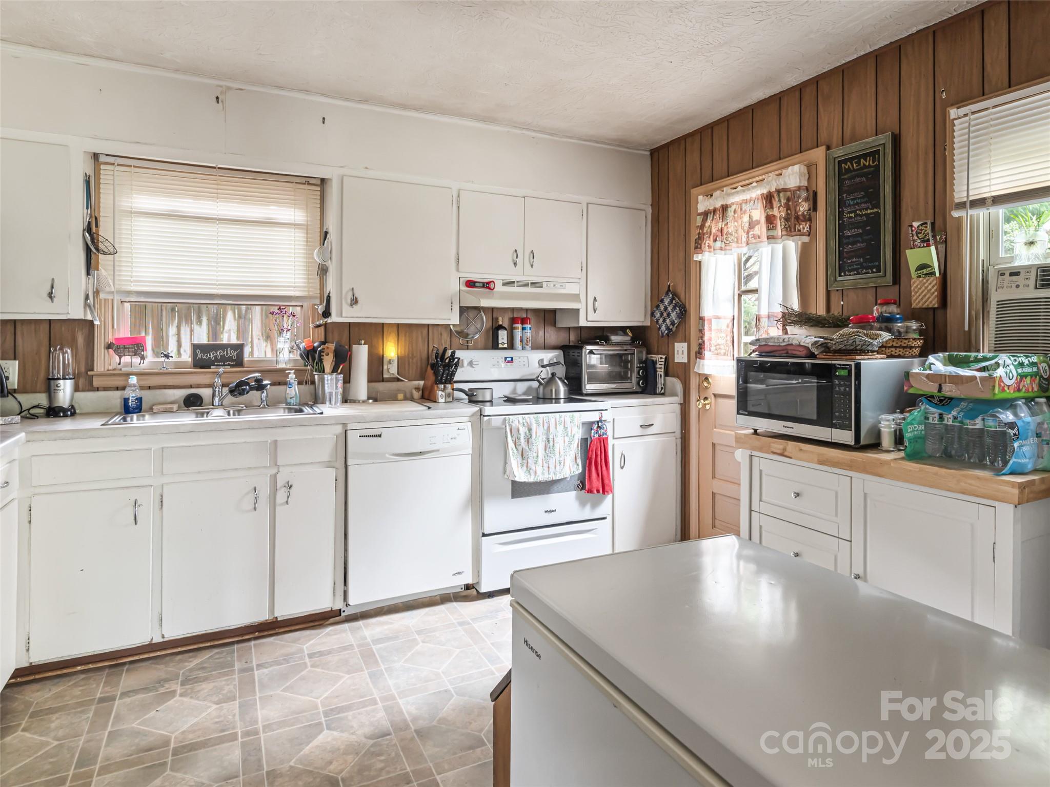 527 Glasgow Lane Property Photo 7