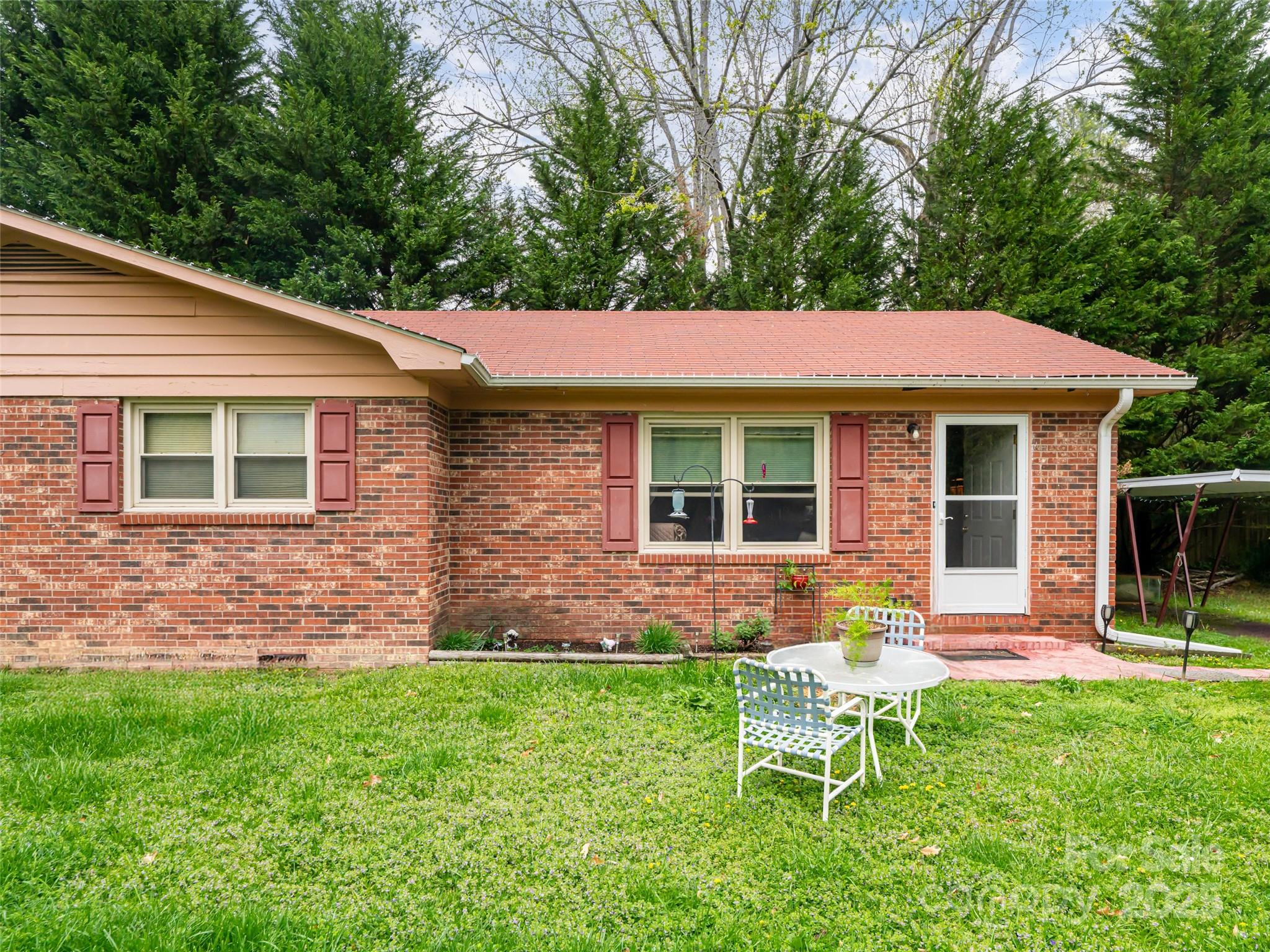 527 Glasgow Lane Property Photo 12