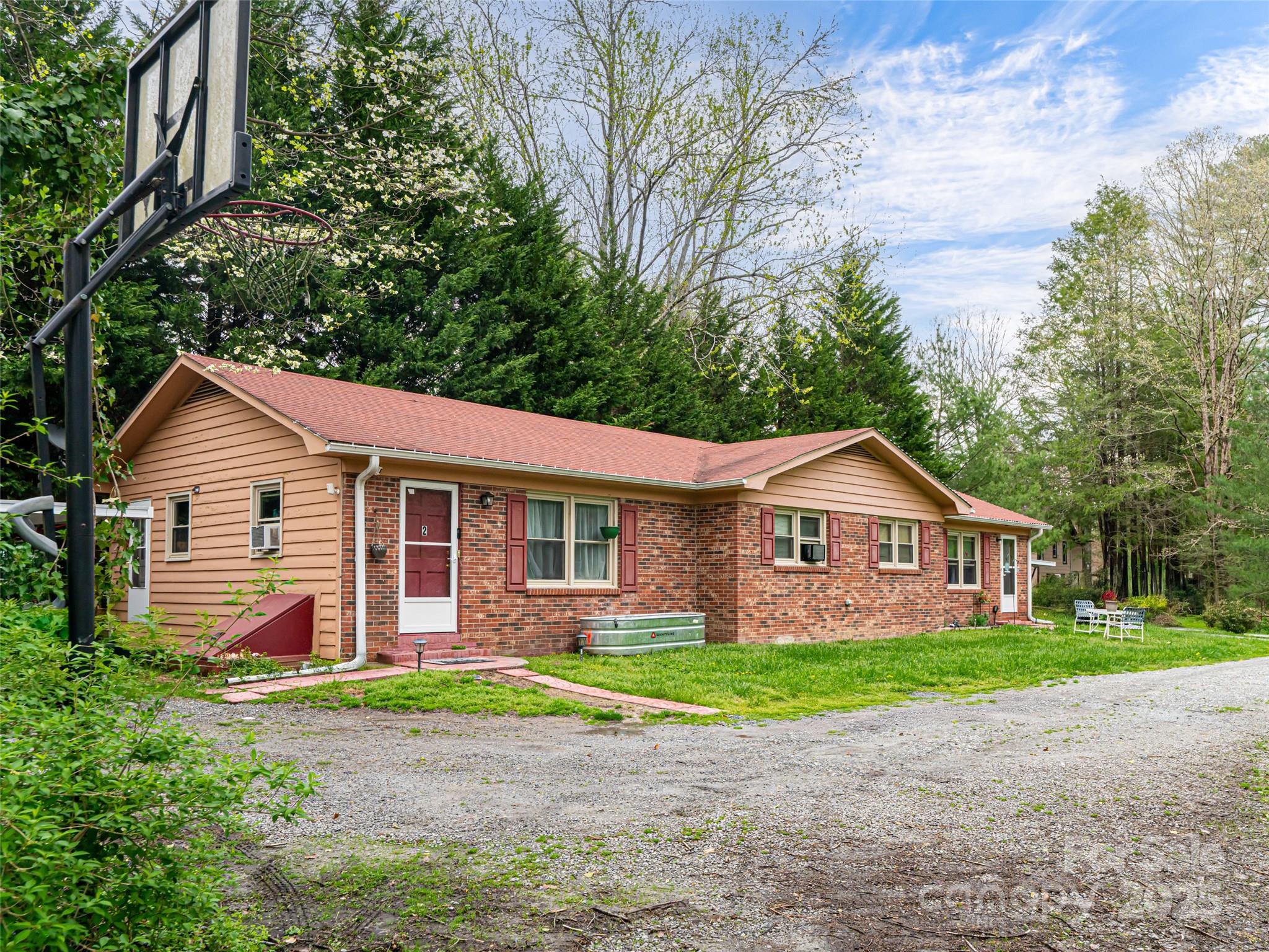 527 Glasgow Lane Property Photo 14