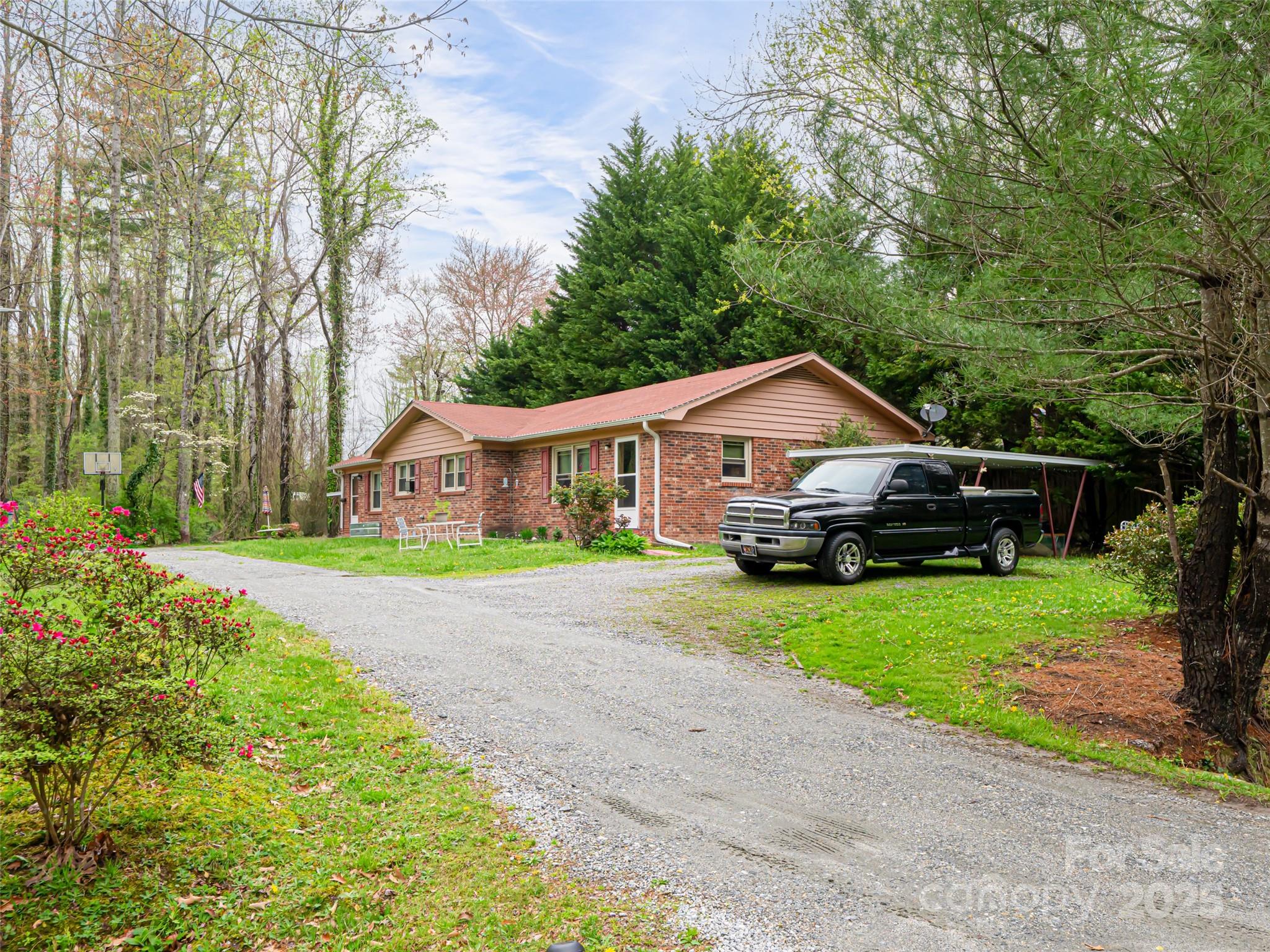 527 Glasgow Lane Property Photo 16