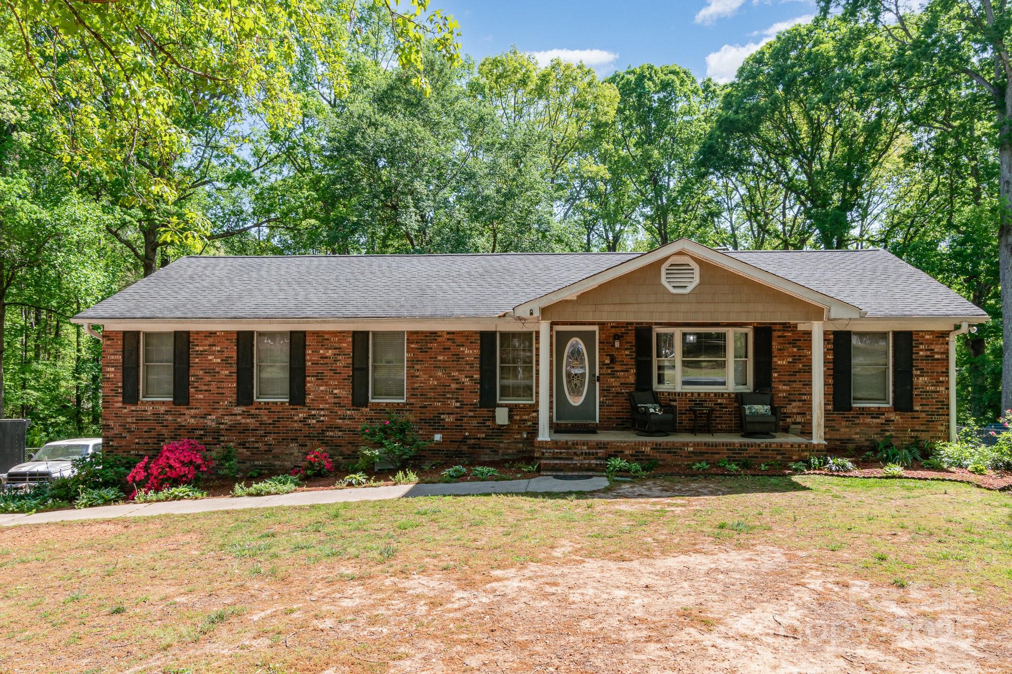 1565 Oakridge Drive Property Photo